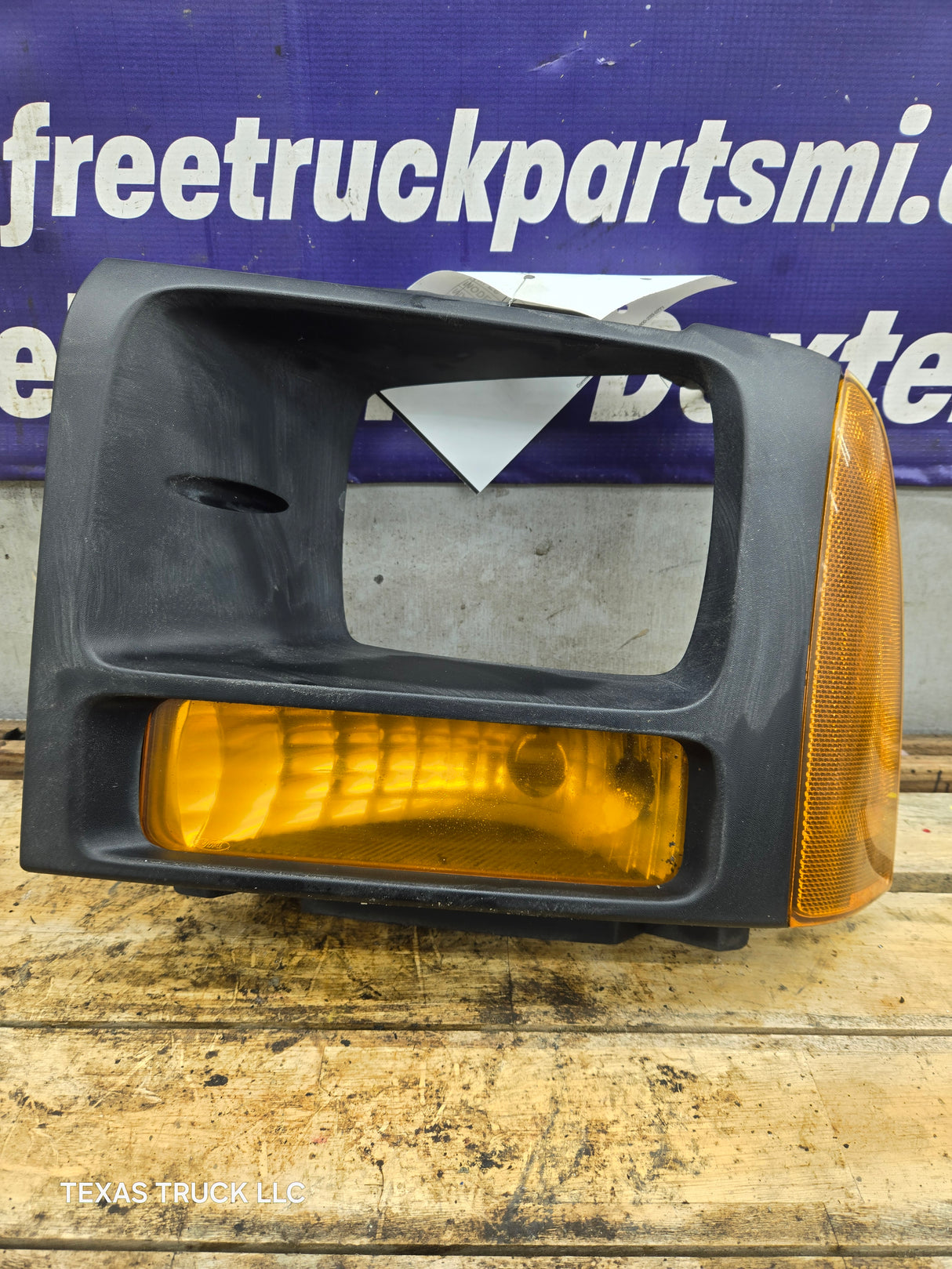 2005-2007 Ford Super Duty F250 F350 F450 F550 LH Left Driver Side Headlight Bezel Park Lamp Signal Corner Light 5C34-13B221-A