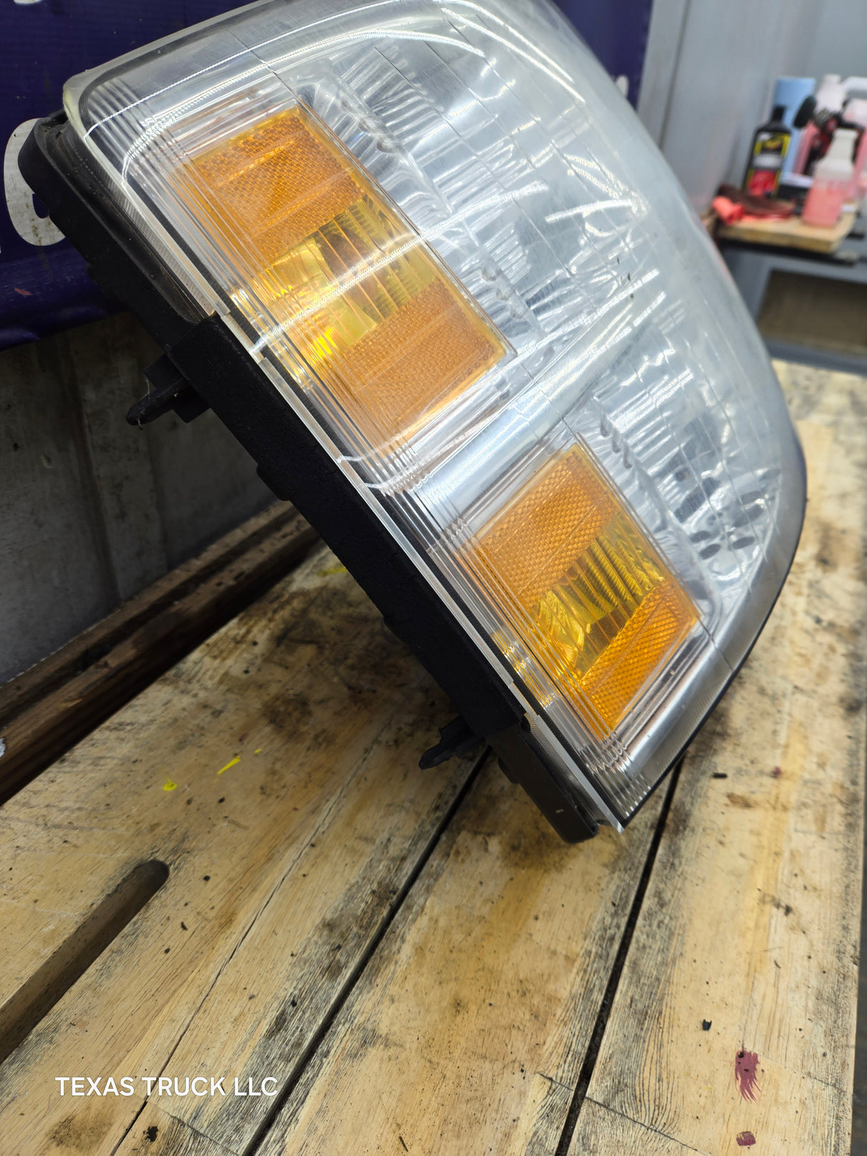 2007-2013 Chevrolet Silverado 1500 2500 3500 RH Passenger Side Halogen Headlight 25833679