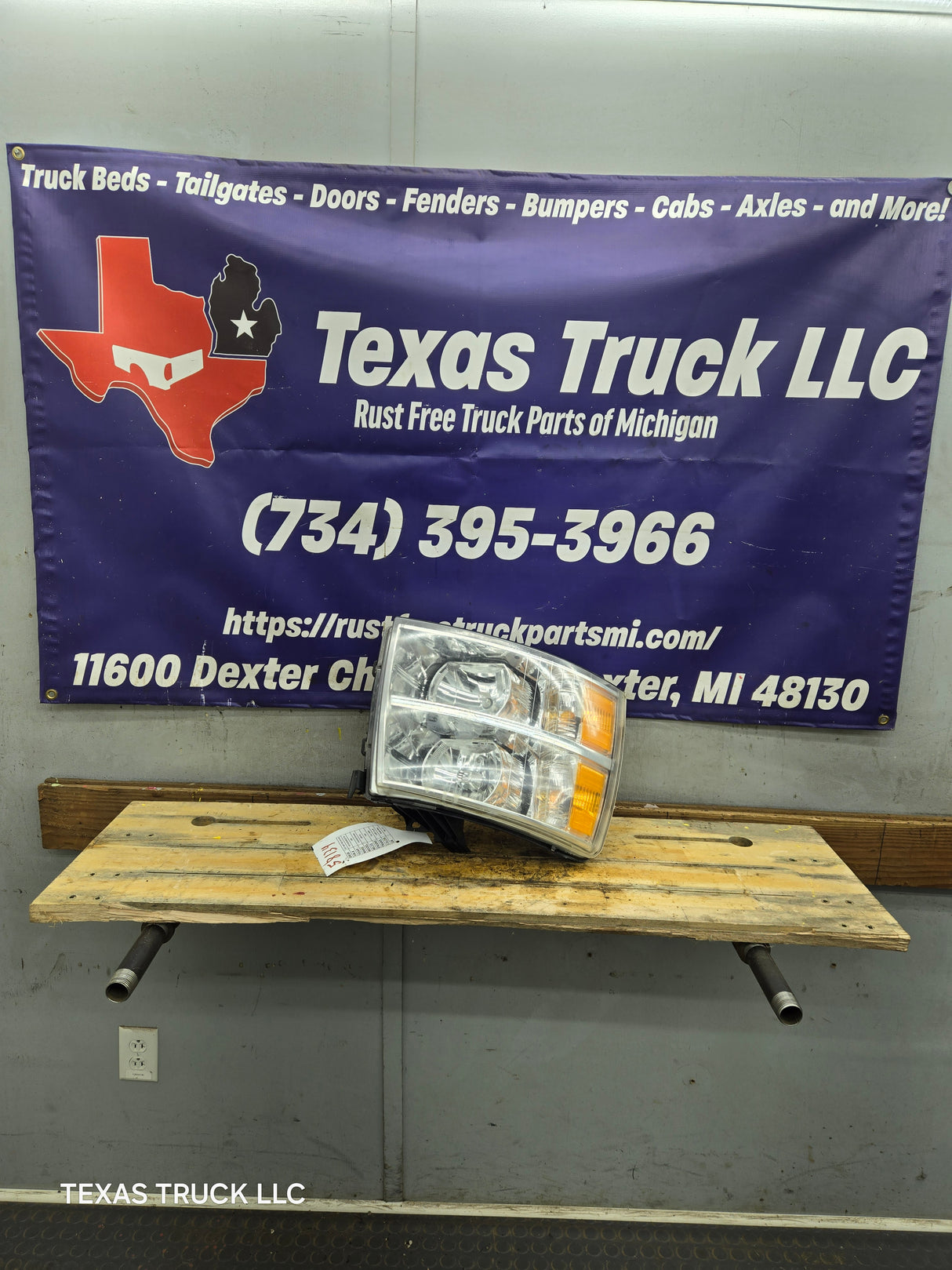 2007-2013 Chevrolet Silverado 1500 2500 3500 LH Driver Side Halogen Headlight 25833678