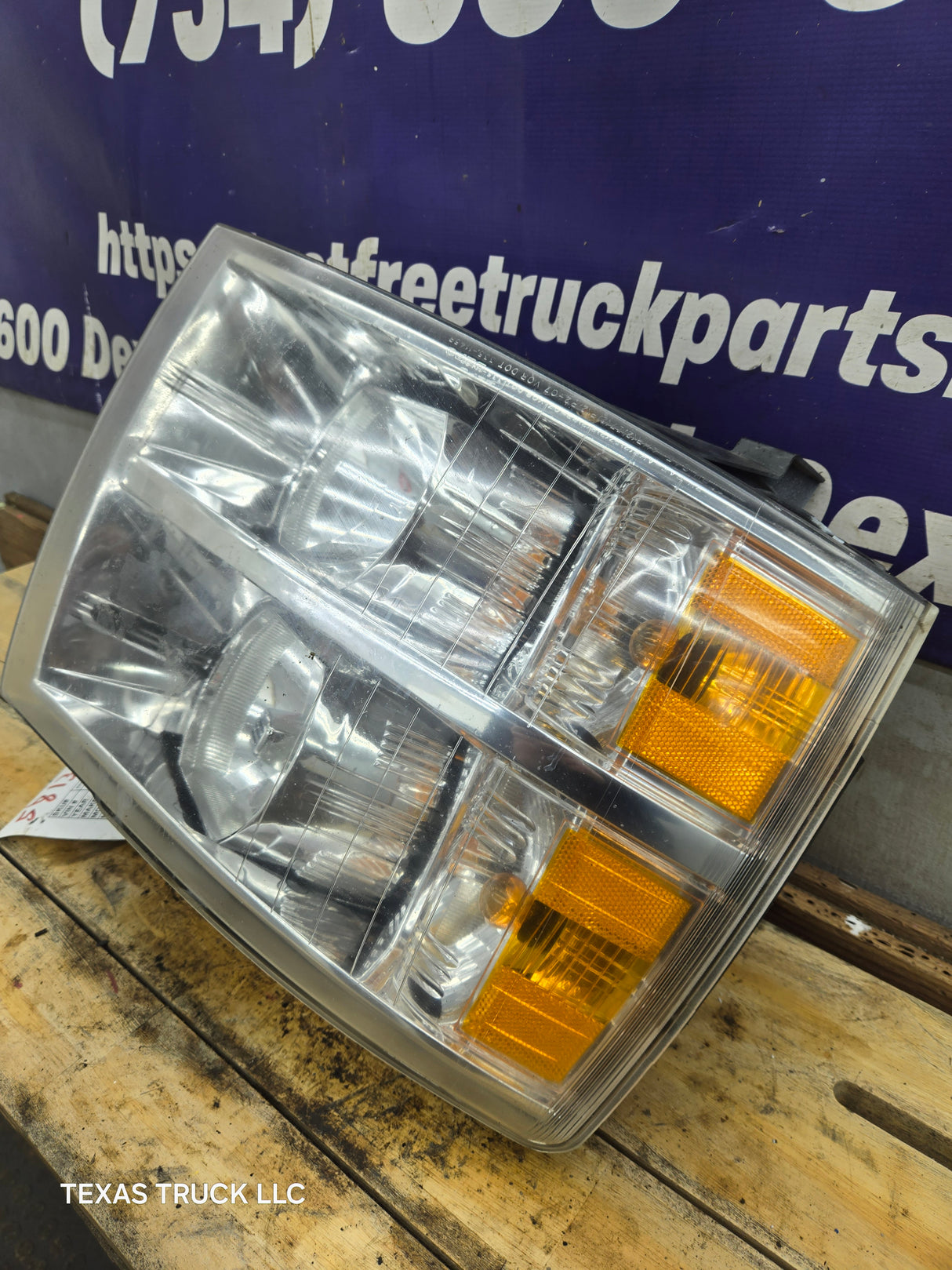 2007-2013 Chevrolet Silverado 1500 2500 3500 LH Driver Side Halogen Headlight 25833678