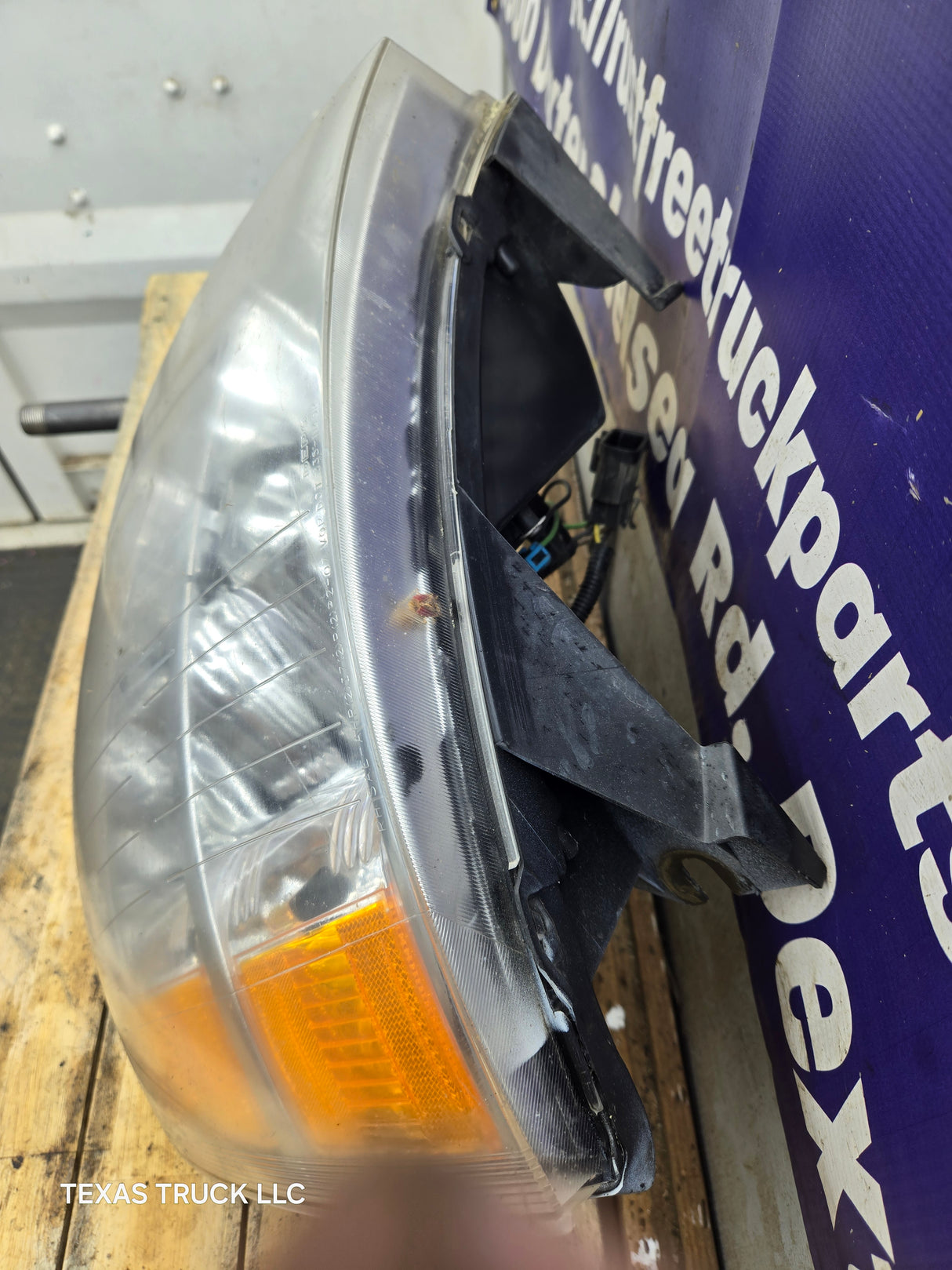 2007-2013 Chevrolet Silverado 1500 2500 3500 LH Driver Side Halogen Headlight 25833678