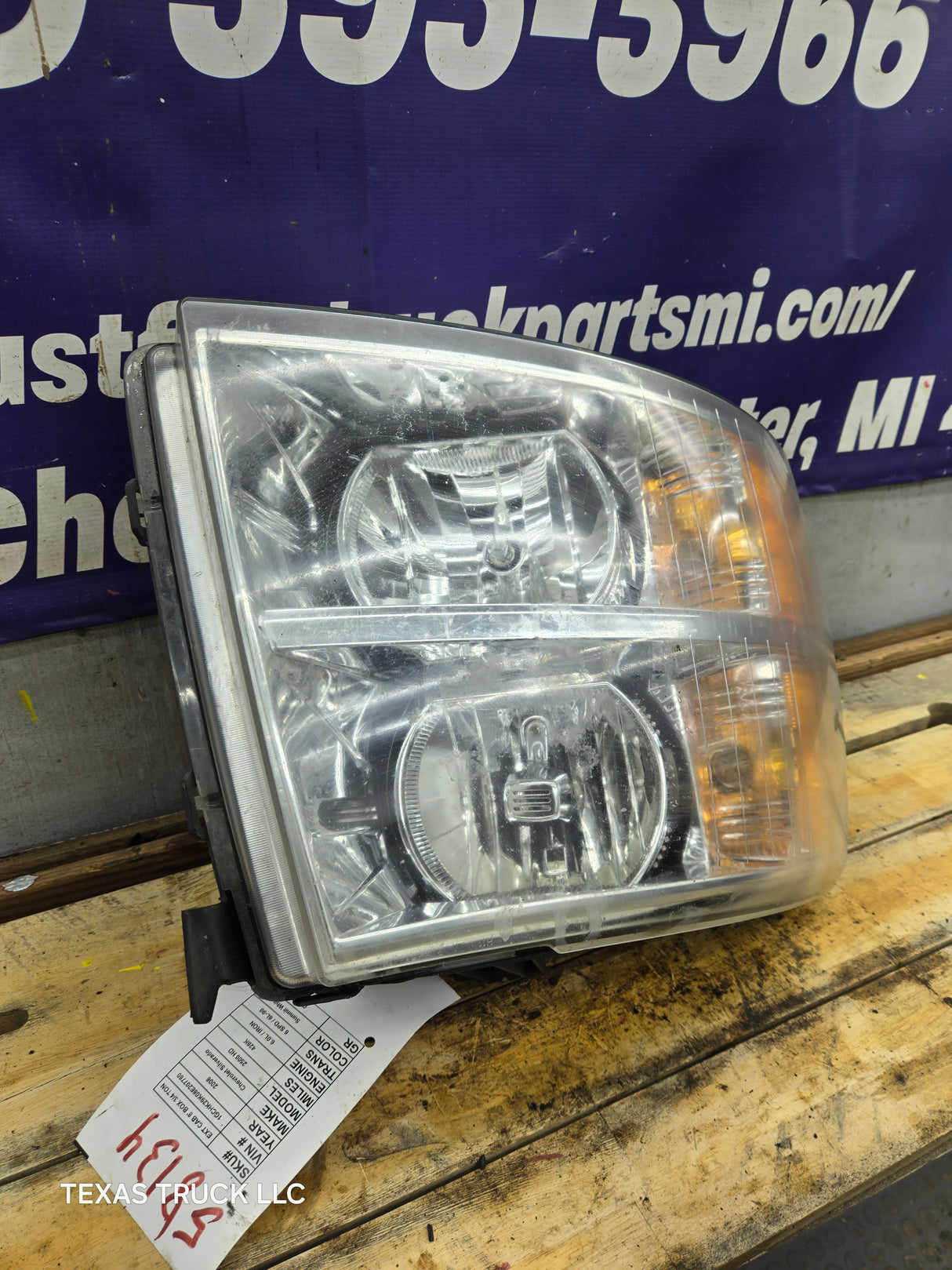 2007-2013 Chevrolet Silverado 1500 2500 3500 LH Driver Side Halogen Headlight 25833678