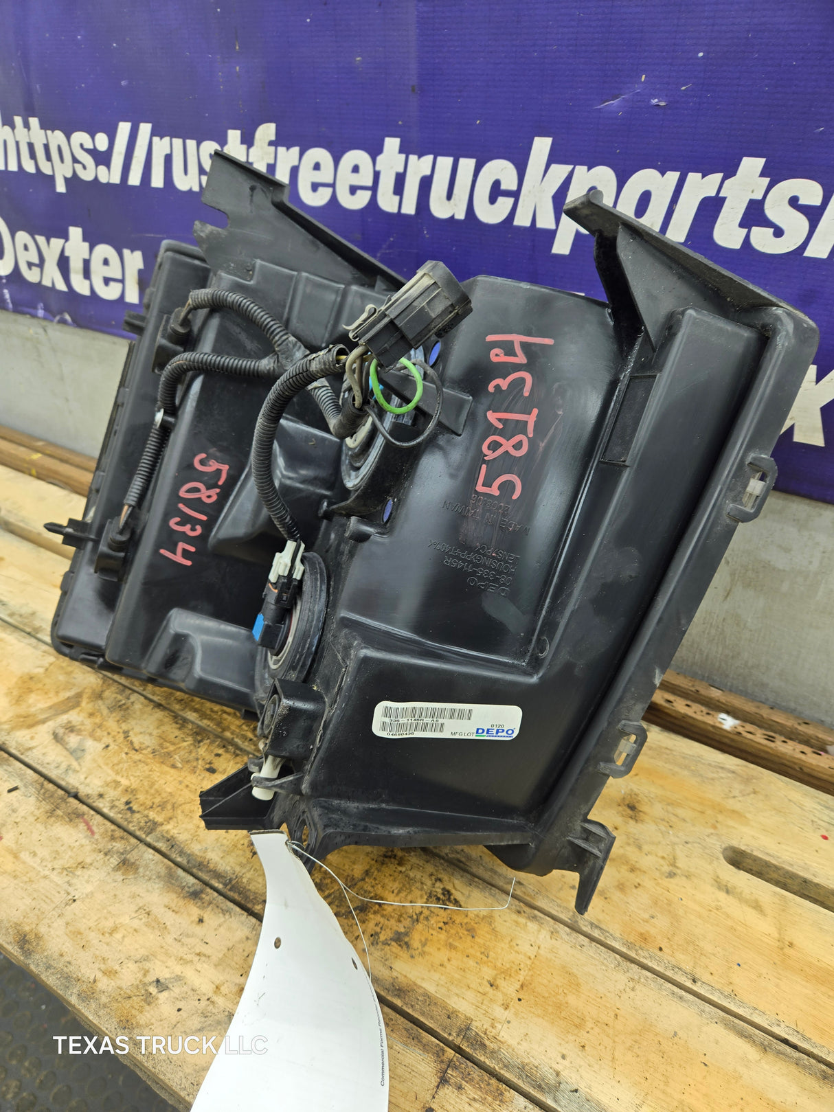 2007-2013 Chevrolet Silverado 1500 2500 3500 LH Driver Side Halogen Headlight 25833678