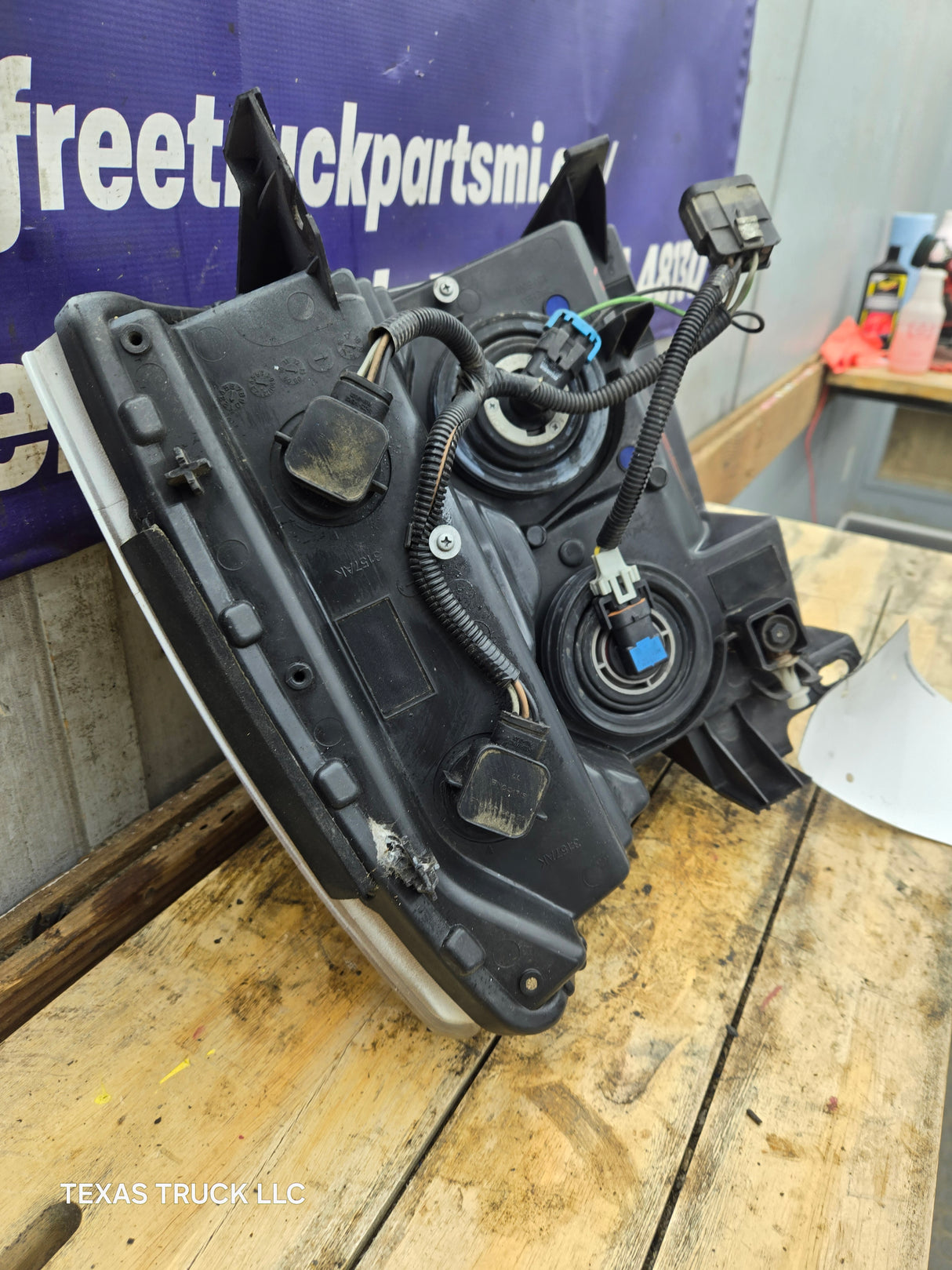 2007-2013 Chevrolet Silverado 1500 2500 3500 LH Driver Side Halogen Headlight 25833678