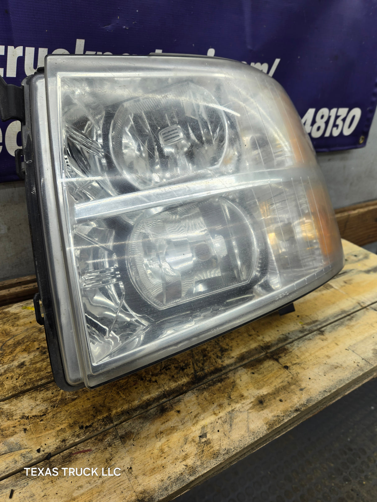 2007-2013 Chevrolet Silverado 1500 2500 3500 LH Driver Side Halogen Headlight 25833678