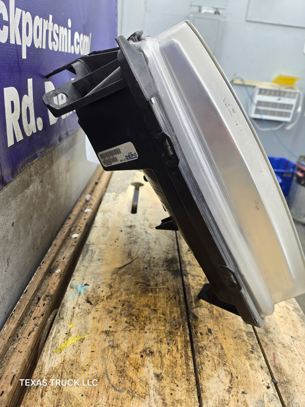 2007-2013 Chevrolet Silverado 1500 2500 3500 LH Driver Side Halogen Headlight 25833678