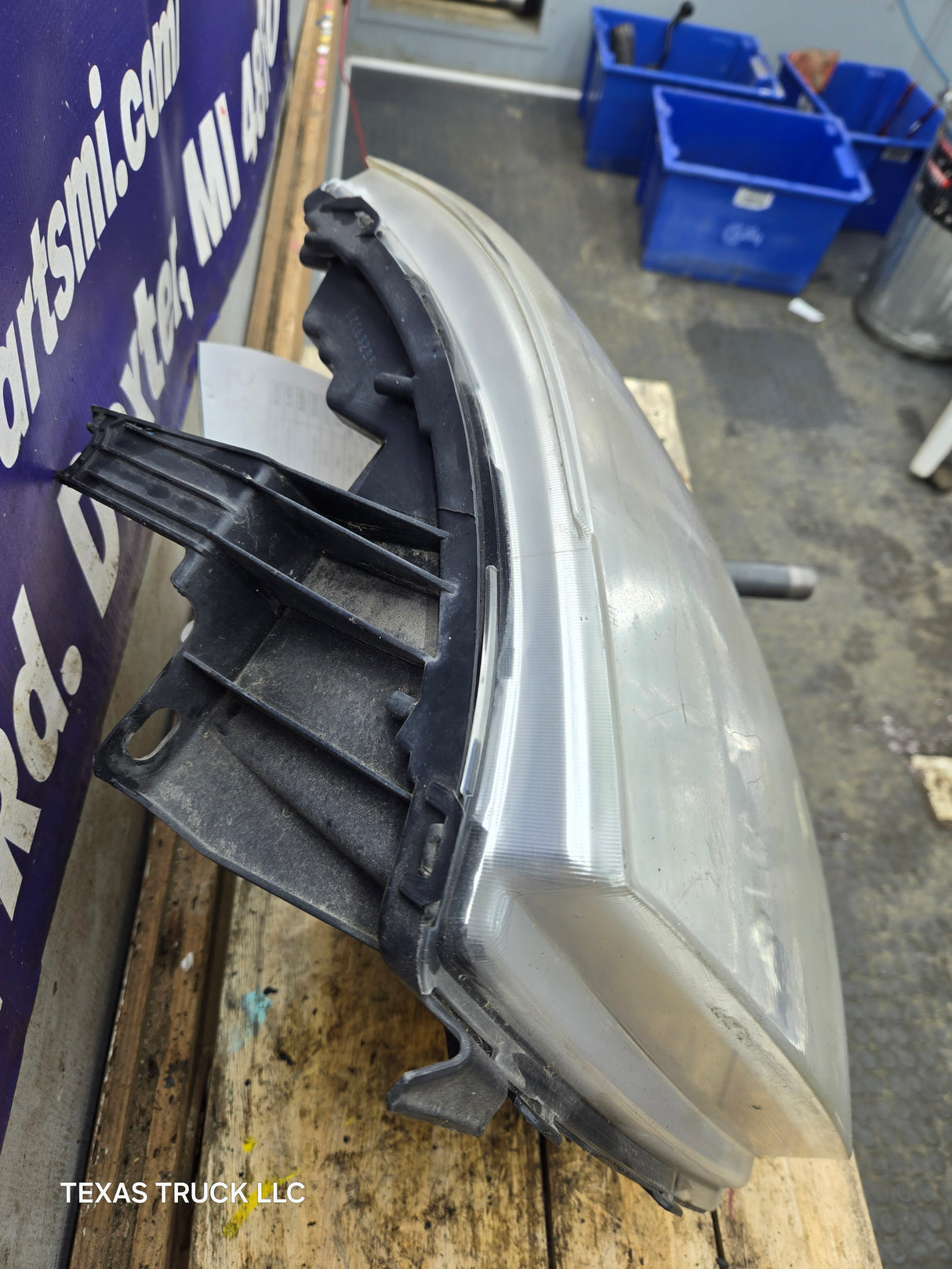 2007-2013 Chevrolet Silverado 1500 2500 3500 LH Driver Side Halogen Headlight 25833678