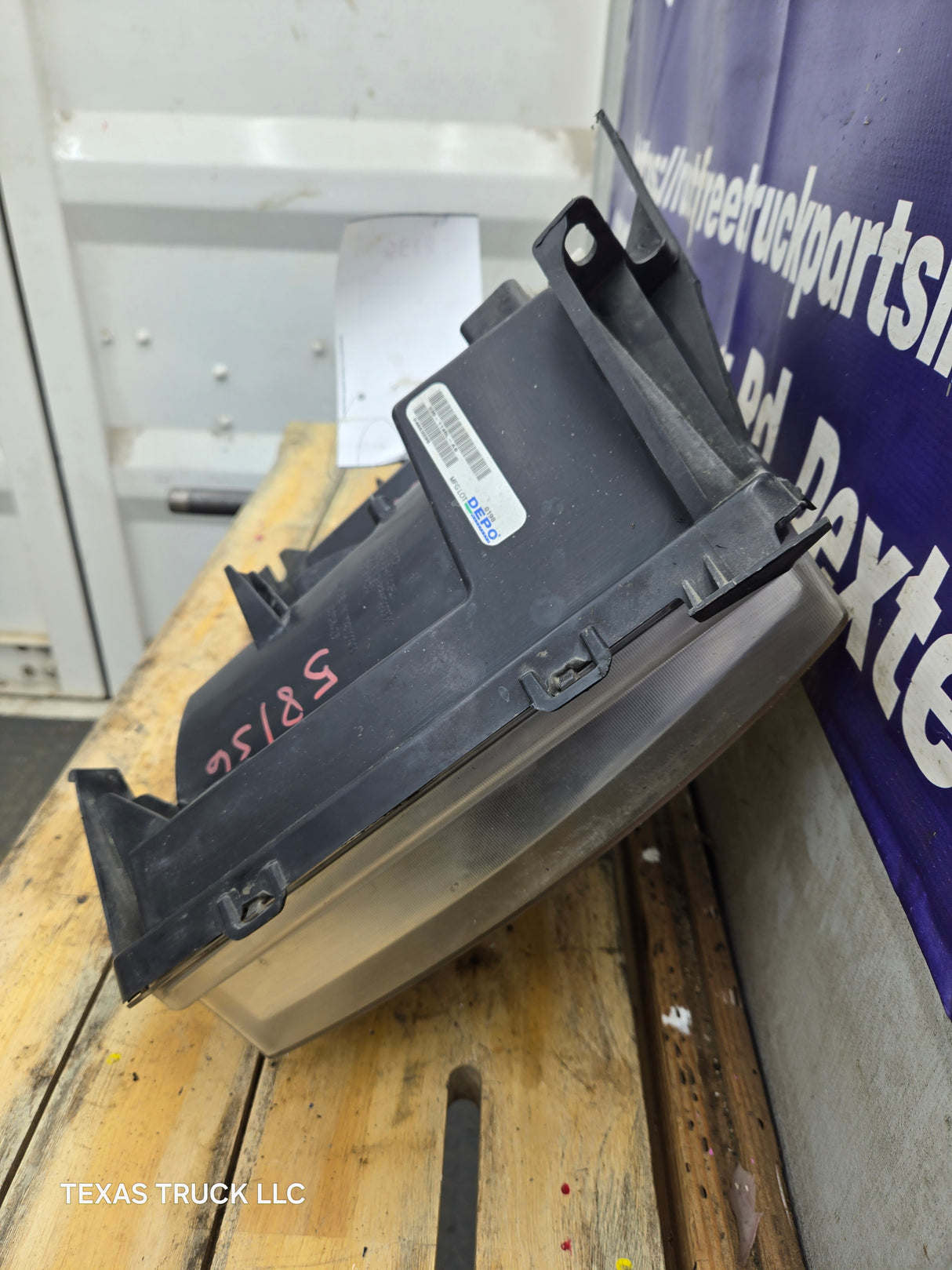 2007-2013 Chevrolet Silverado 1500 2500 3500 LH Driver Side Halogen Headlight 25833678