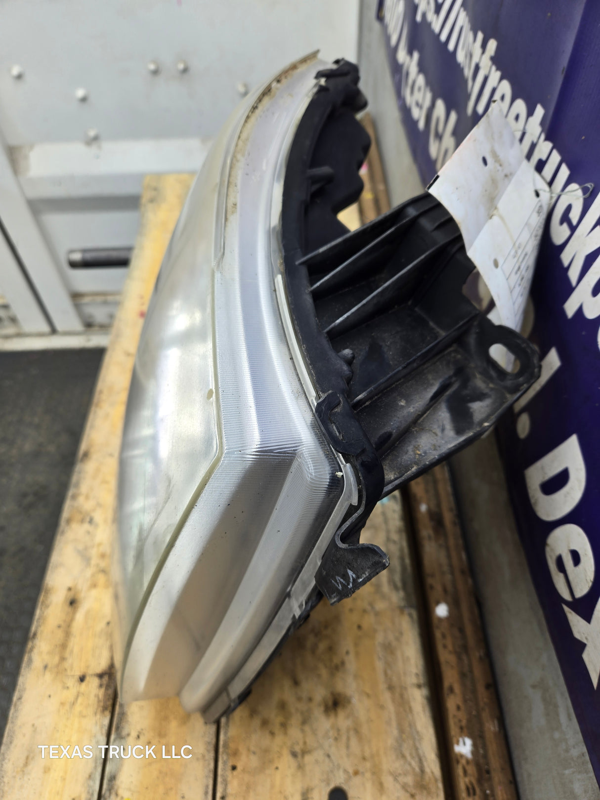 2007-2013 Chevrolet Silverado 1500 2500 3500 RH Passenger Side Halogen Headlight 25833679