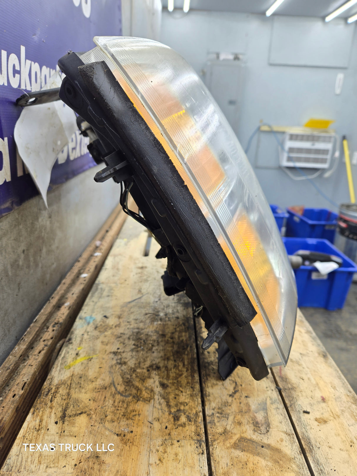 2007-2013 Chevrolet Silverado 1500 2500 3500 RH Passenger Side Halogen Headlight 25833679