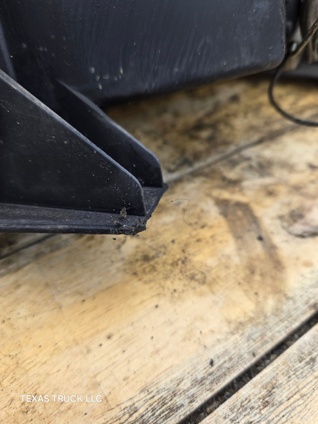 2007-2013 Chevrolet Silverado 1500 2500 3500 RH Passenger Side Halogen Headlight 25833679