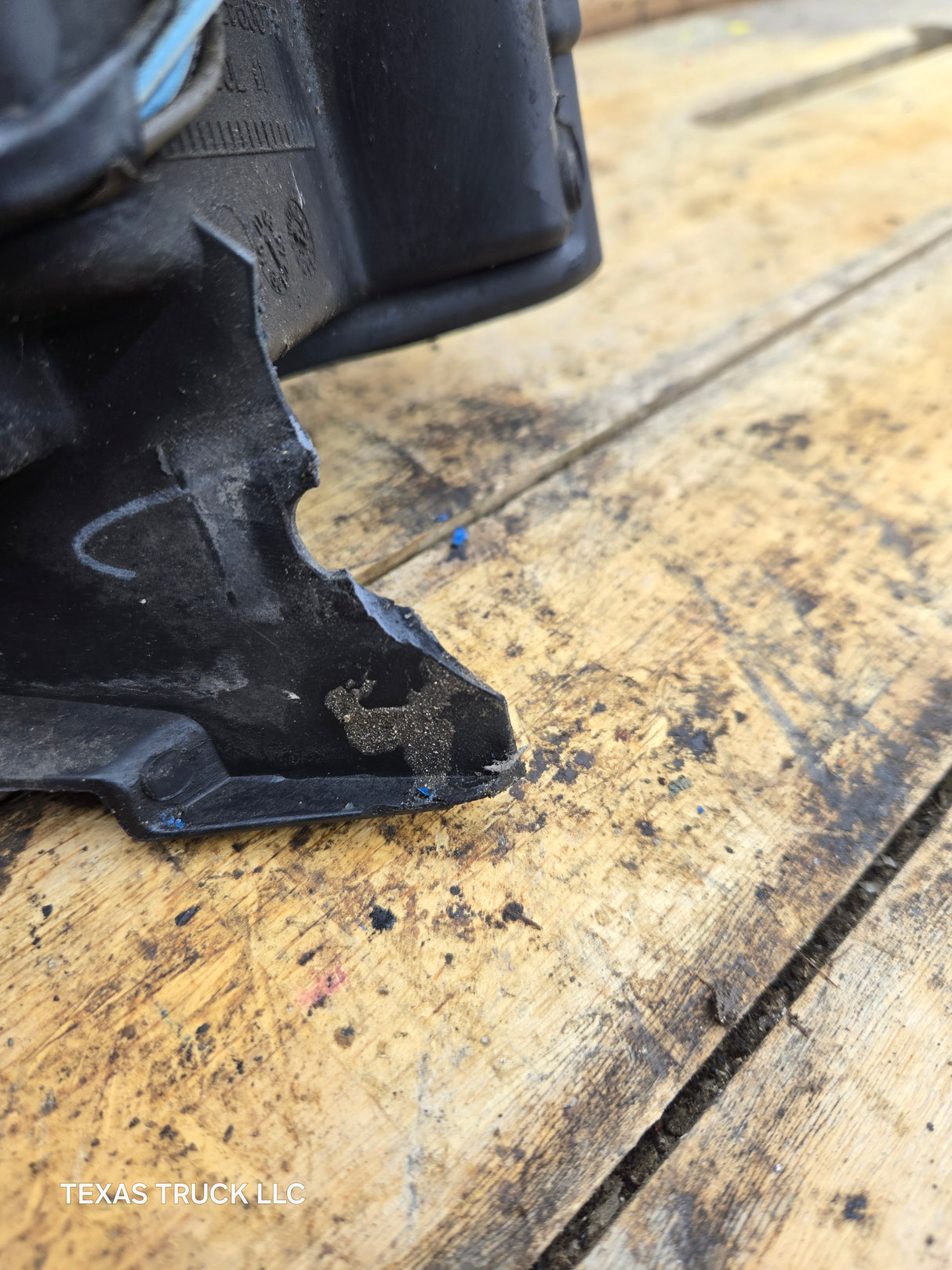 2007-2013 Chevrolet Silverado 1500 2500 3500 RH Passenger Side Halogen Headlight 25833679