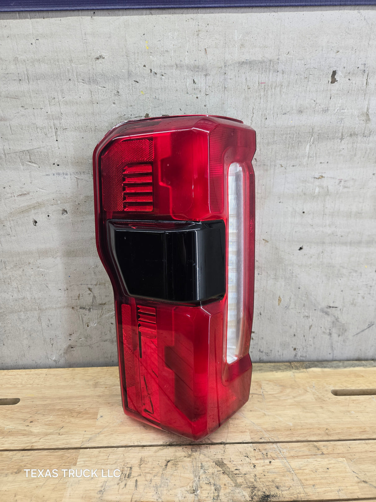 2023-2026 Ford Super Duty F250 F350 F450 LH Driver Side Incandescent Tail Light With Bliss PC3B-13B505-BH
