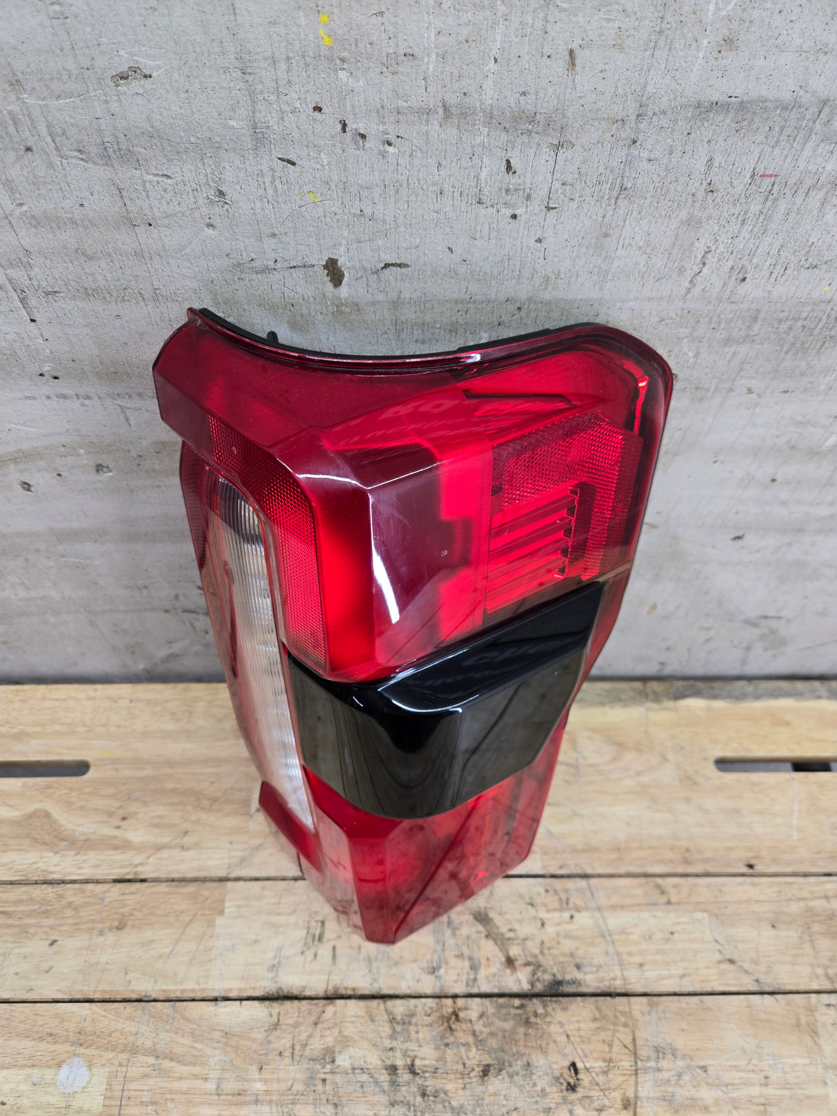 2023-2026 Ford Super Duty F250 F350 RH Incandescent Passenger Side Tail Light With Bliss PC3B-13B504-BJ