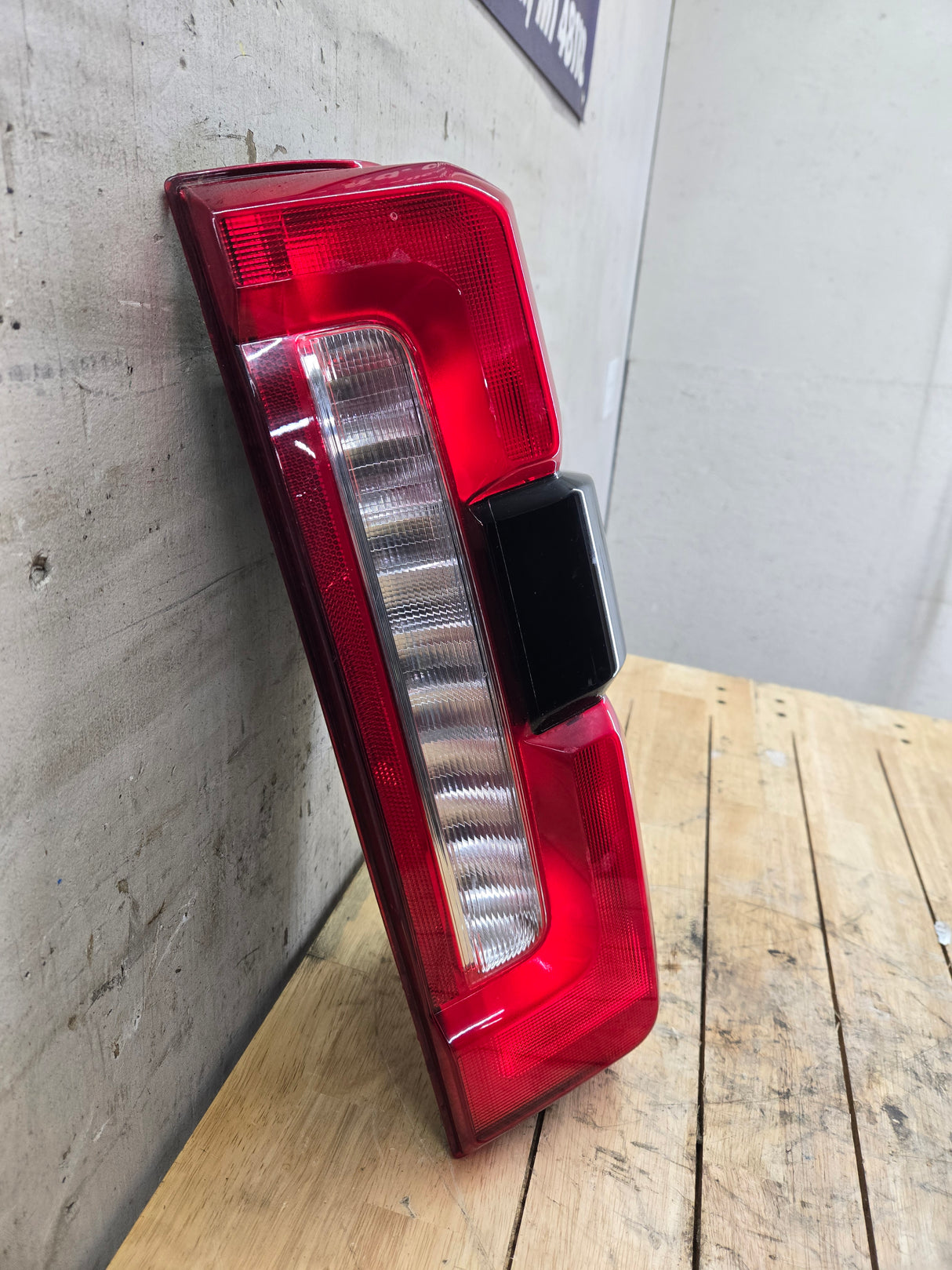 2023-2026 Ford Super Duty F250 F350 RH Incandescent Passenger Side Tail Light With Bliss PC3B-13B504-BJ
