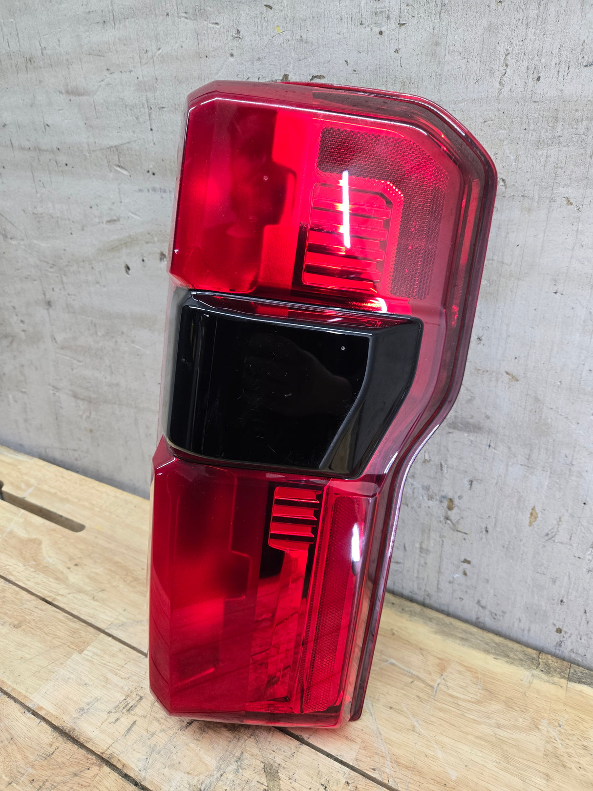2023-2026 Ford Super Duty F250 F350 RH Incandescent Passenger Side Tail Light With Bliss PC3B-13B504-BJ