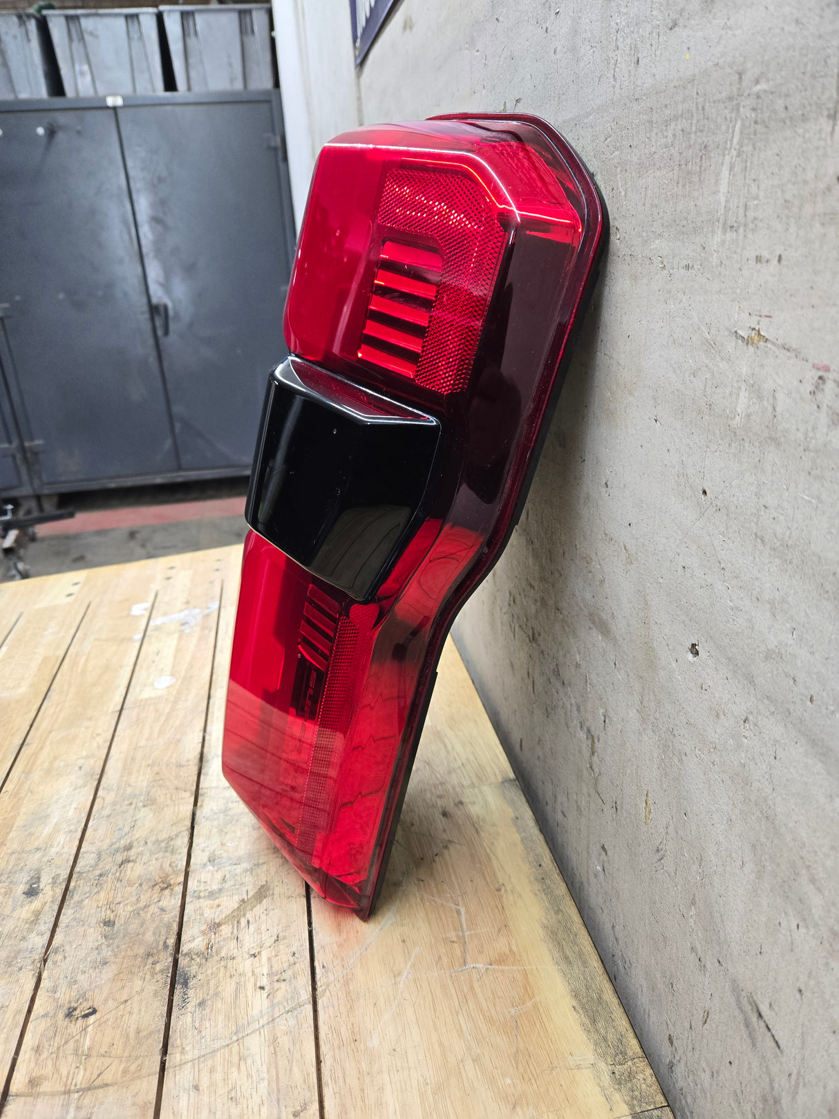 2023-2026 Ford Super Duty F250 F350 RH Incandescent Passenger Side Tail Light With Bliss PC3B-13B504-BJ