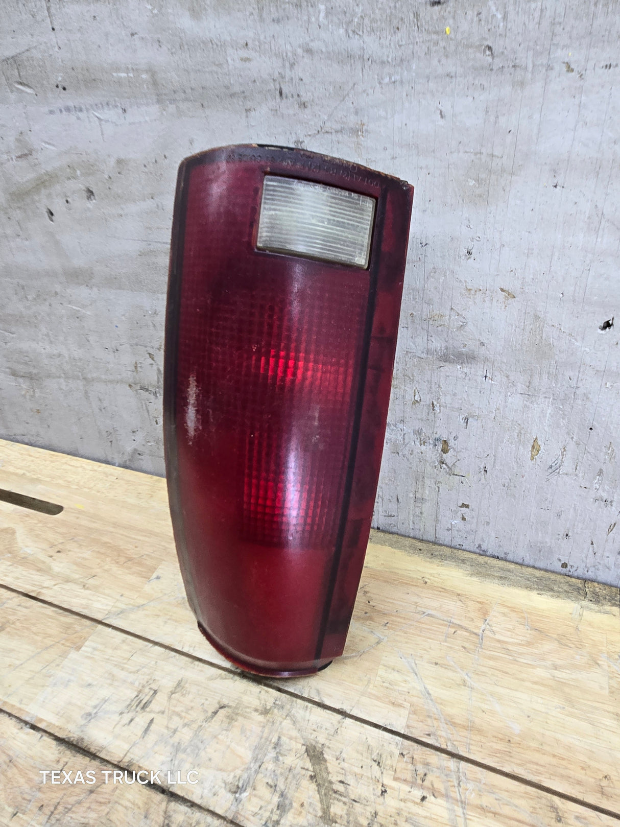 1988-1998 Chevrolet / GMC RH Passenger Side Tail Light