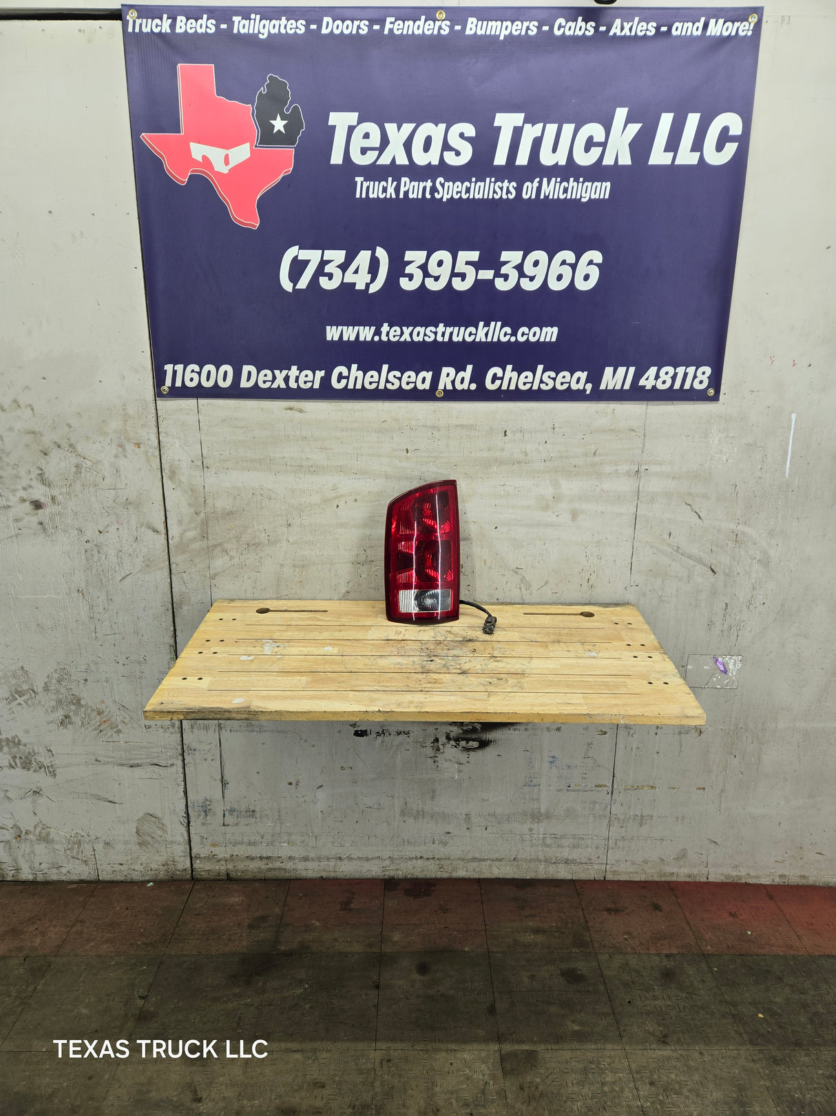 2003-2006 Dodge Ram 3rd Gen 1500 2500 3500 LH Driver Side Tail Light 55077117