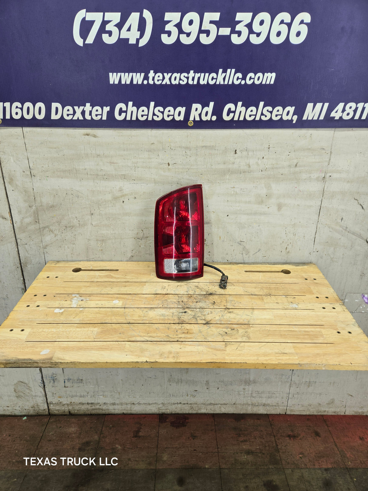 2003-2006 Dodge Ram 3rd Gen 1500 2500 3500 LH Driver Side Tail Light 55077117