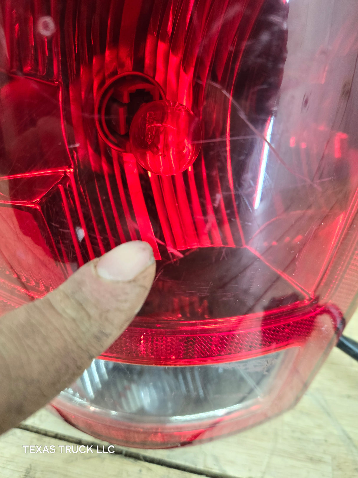 2003-2006 Dodge Ram 3rd Gen 1500 2500 3500 LH Driver Side Tail Light 55077117