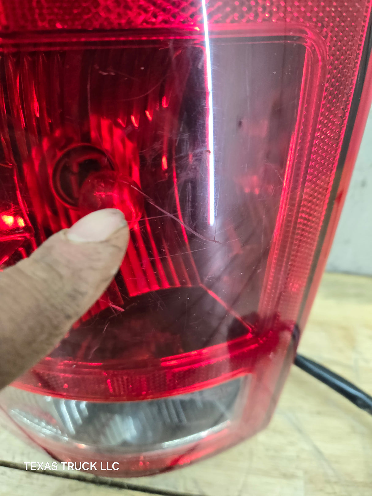 2003-2006 Dodge Ram 3rd Gen 1500 2500 3500 LH Driver Side Tail Light 55077117