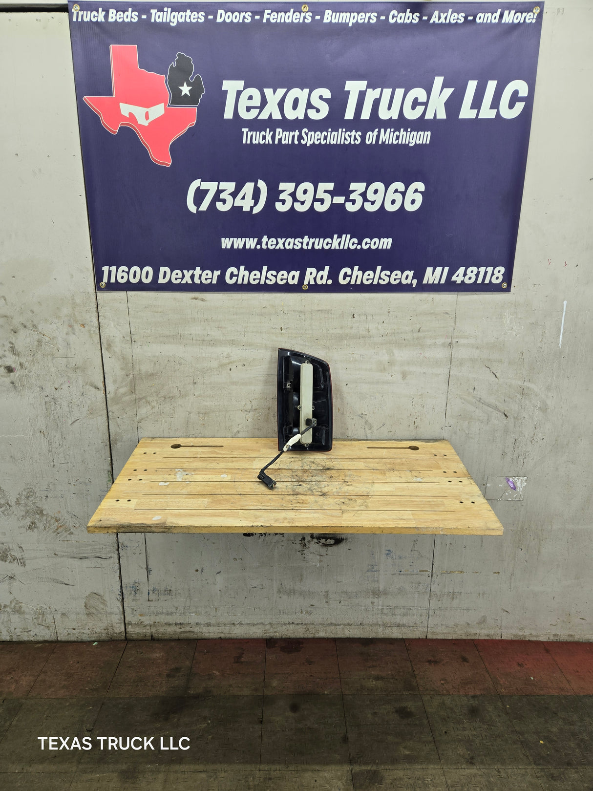 2003-2006 Dodge Ram 3rd Gen 1500 2500 3500 LH Driver Side Tail Light 55077117