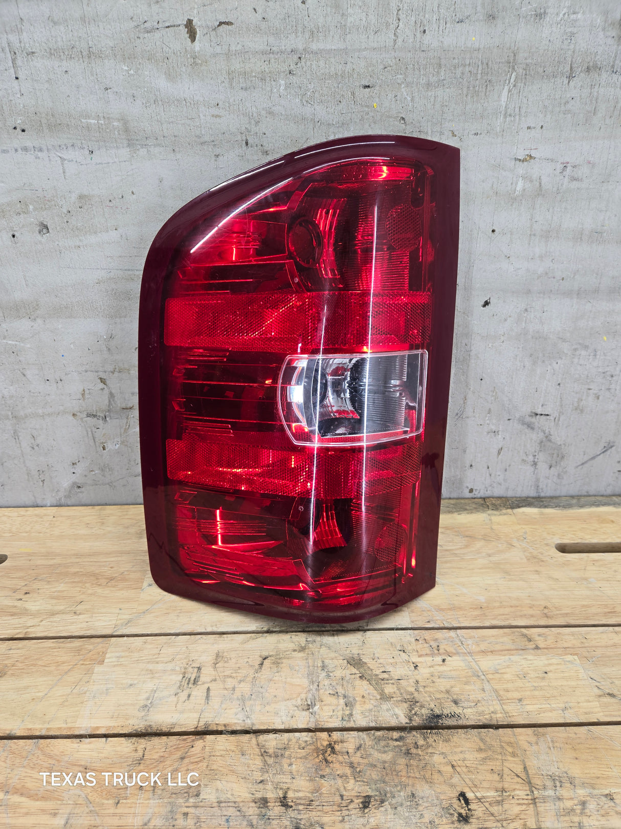 2007-2013 Chevrolet Silverado 1500 2500 3500 LH Driver Side Tail Light