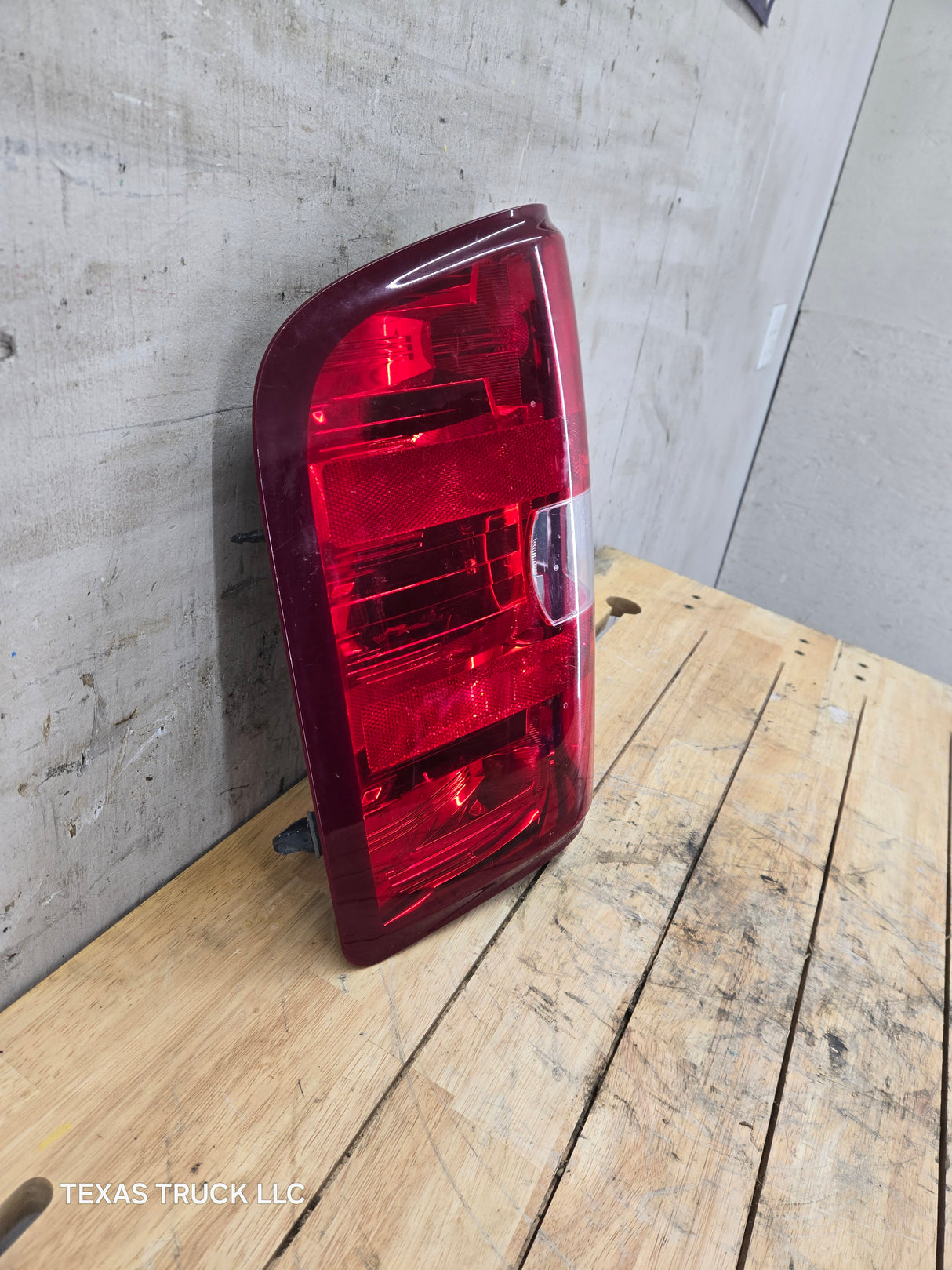 2007-2013 Chevrolet Silverado 1500 2500 3500 LH Driver Side Tail Light