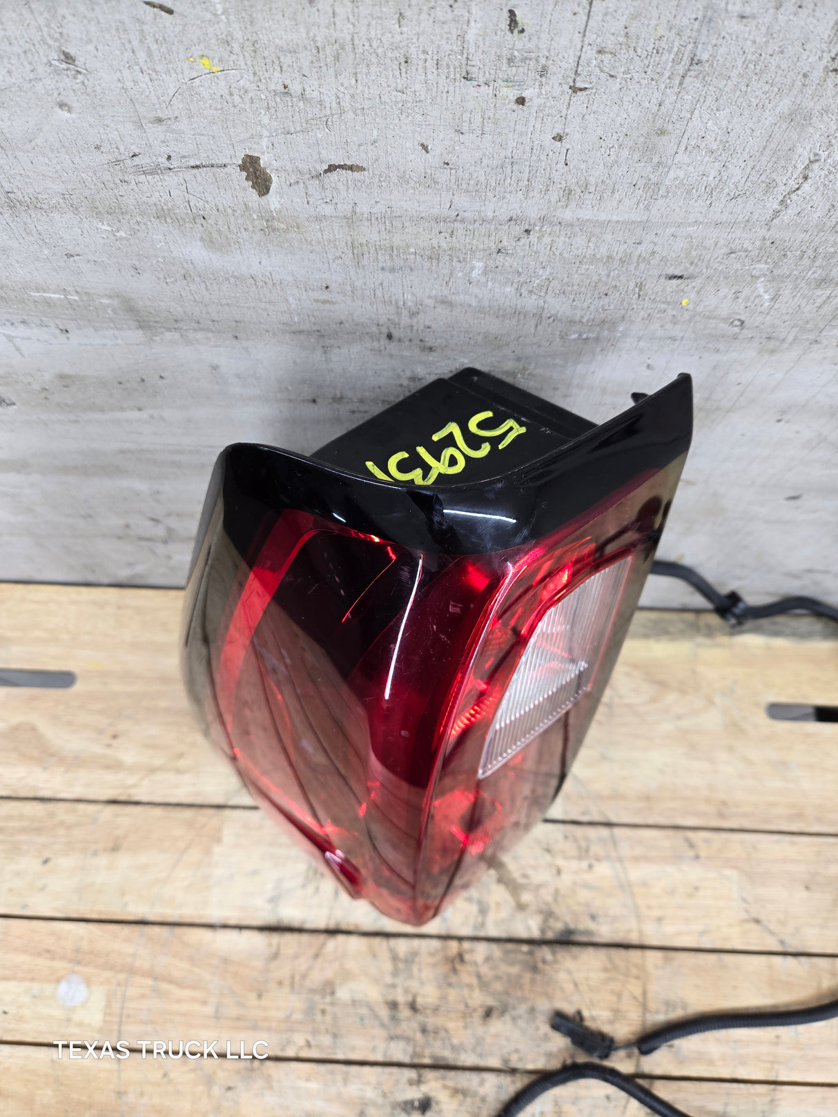 2019-2023 GMC Sierra 1500 2500 3500 HD RH Passenger Side Tail Light 85115888