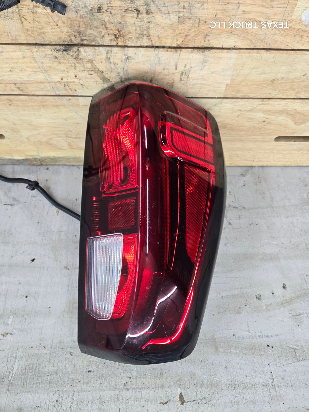 2019-2023 GMC Sierra 1500 2500 3500 HD RH Passenger Side Tail Light 85115888