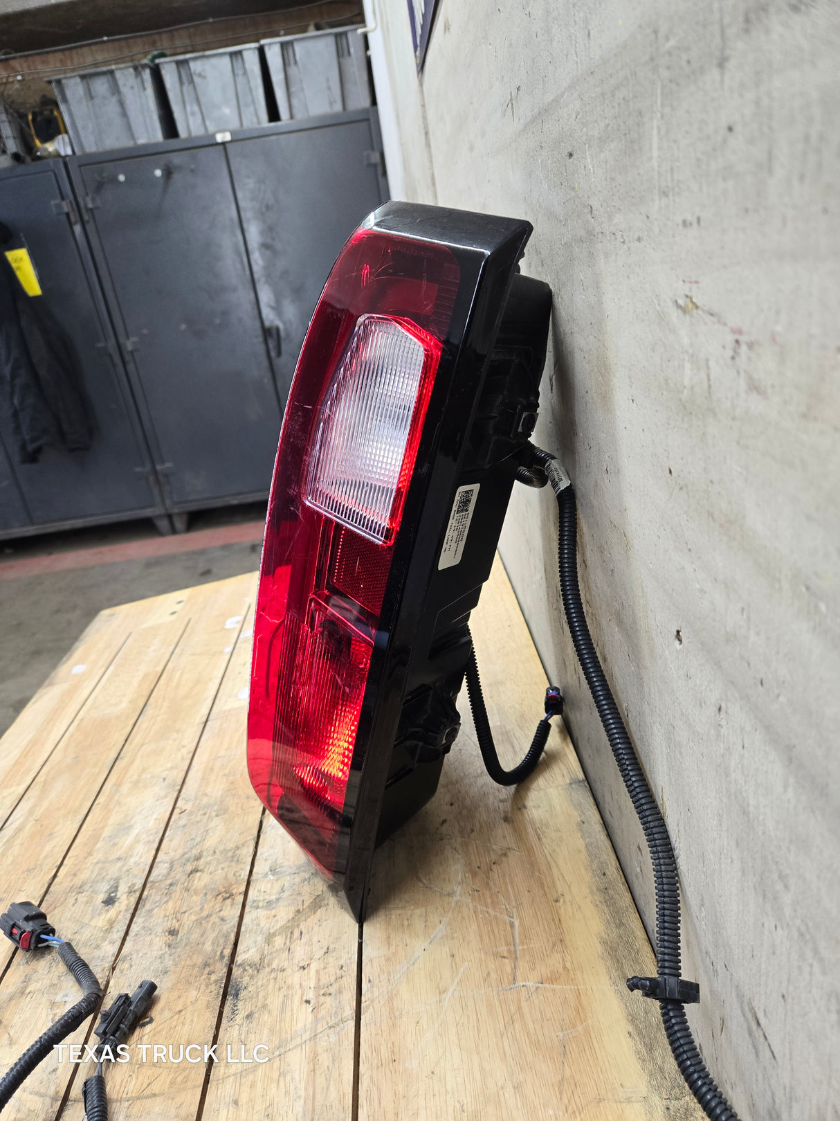 2019-2023 GMC Sierra 1500 2500 3500 HD RH Passenger Side Tail Light 85115888