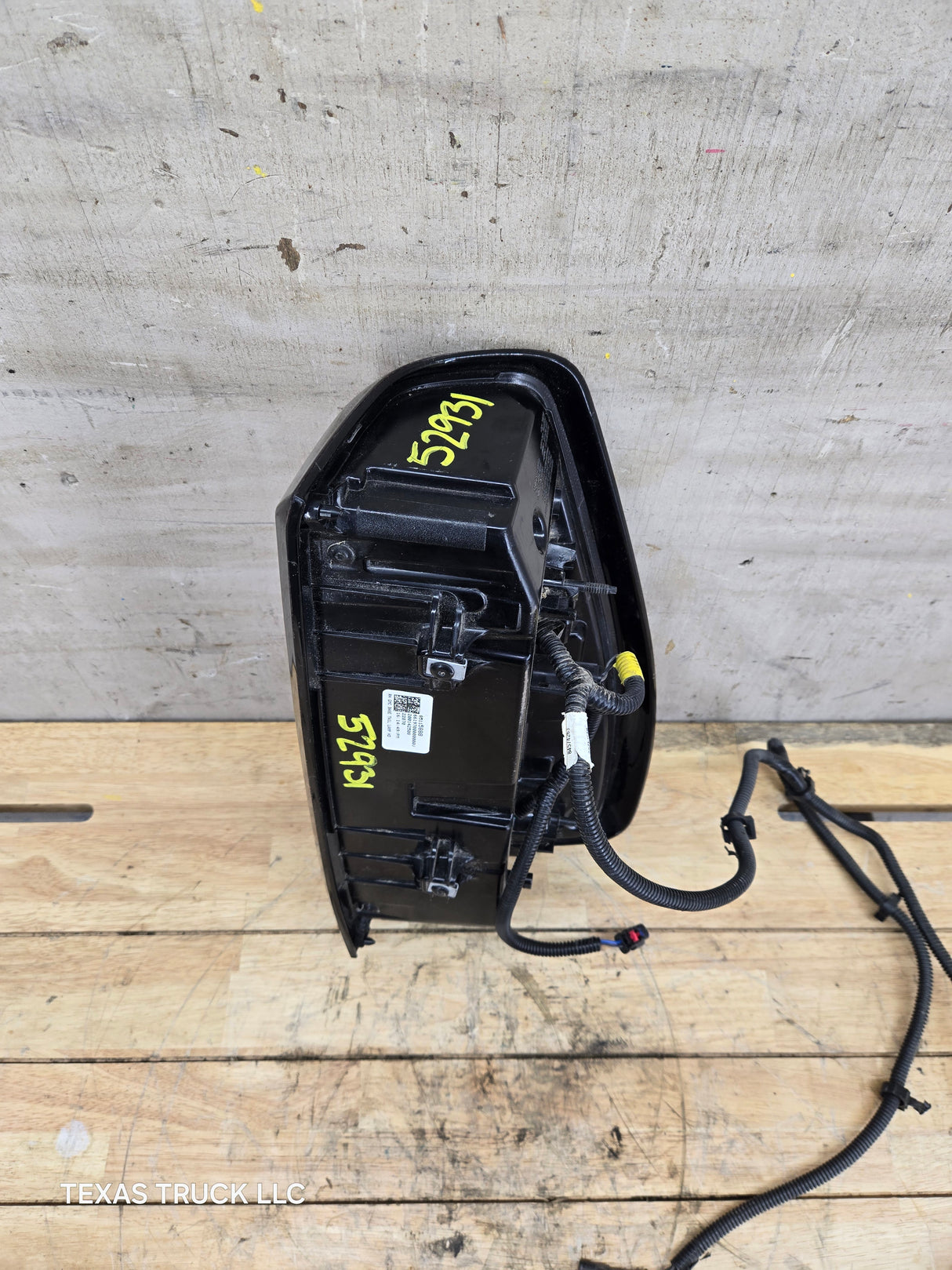 2019-2023 GMC Sierra 1500 2500 3500 HD RH Passenger Side Tail Light 85115888
