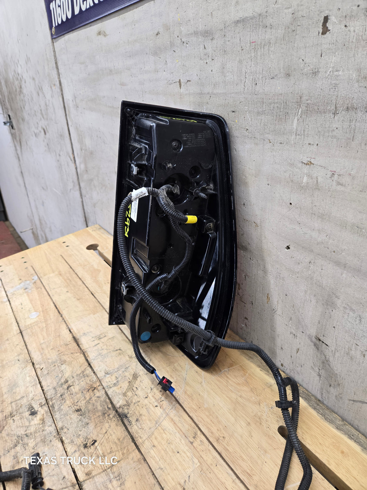 2019-2023 GMC Sierra 1500 2500 3500 HD RH Passenger Side Tail Light 85115888