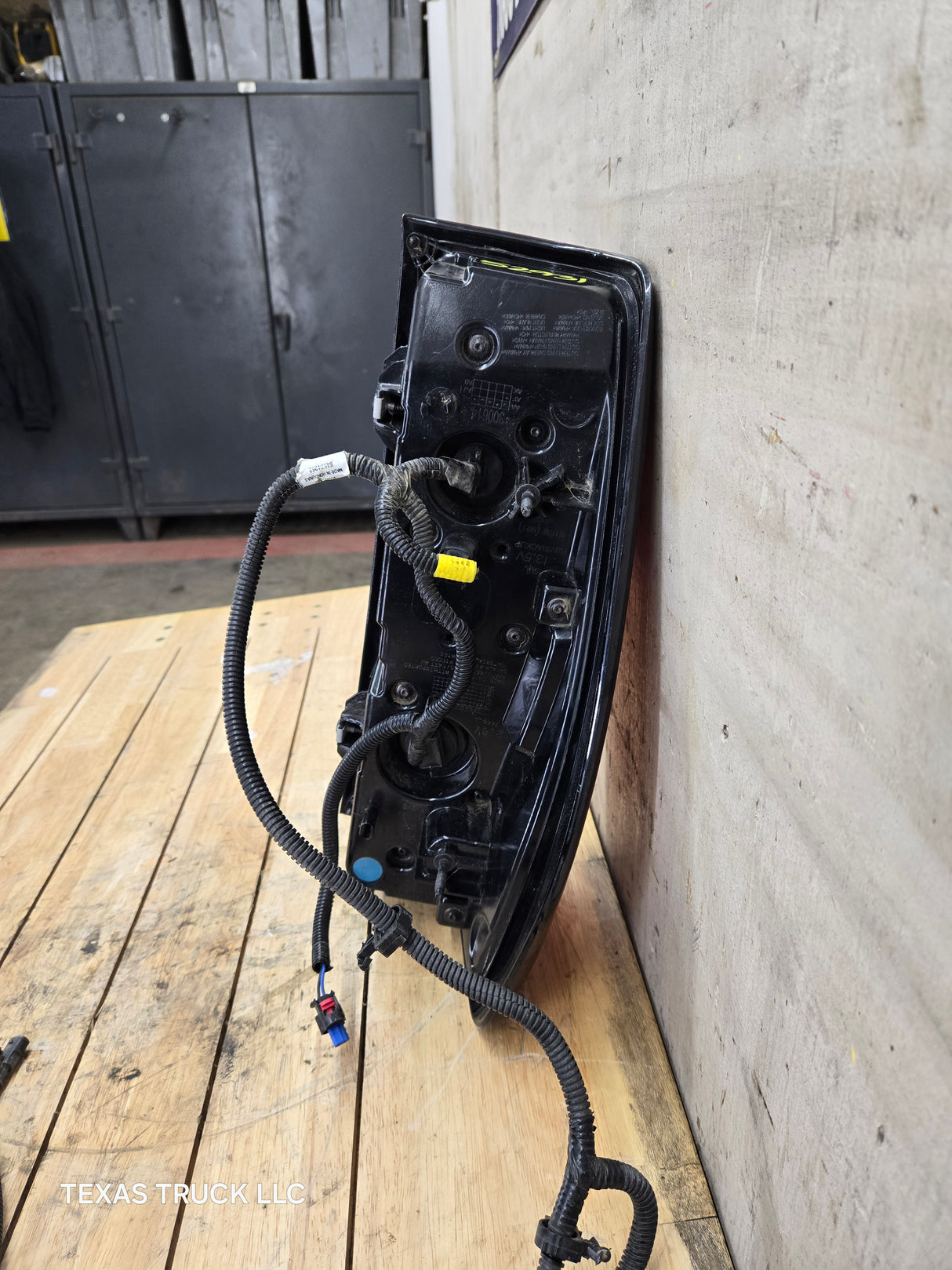 2019-2023 GMC Sierra 1500 2500 3500 HD RH Passenger Side Tail Light 85115888