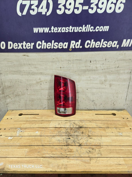 2003-2006 Dodge Ram 3rd Gen 1500 2500 3500 RH Passenger Side Tail Light