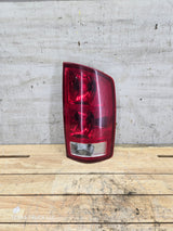 2003-2006 Dodge Ram 3rd Gen 1500 2500 3500 RH Passenger Side Tail Light