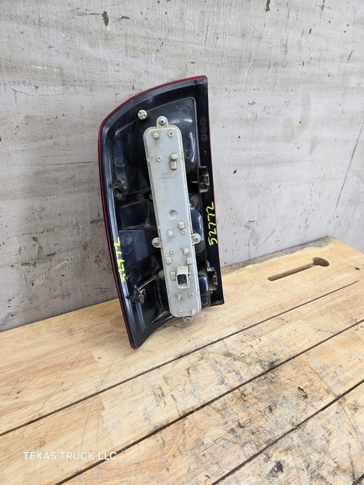 2003-2006 Dodge Ram 3rd Gen 1500 2500 3500 RH Passenger Side Tail Light