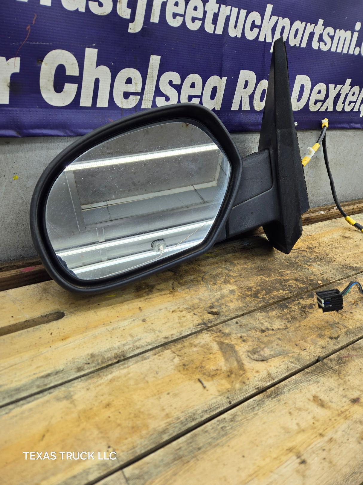 2007-2013 Chevrolet Silverado GMC Sierra 1500 2500 LH Driver Side Power Mirror