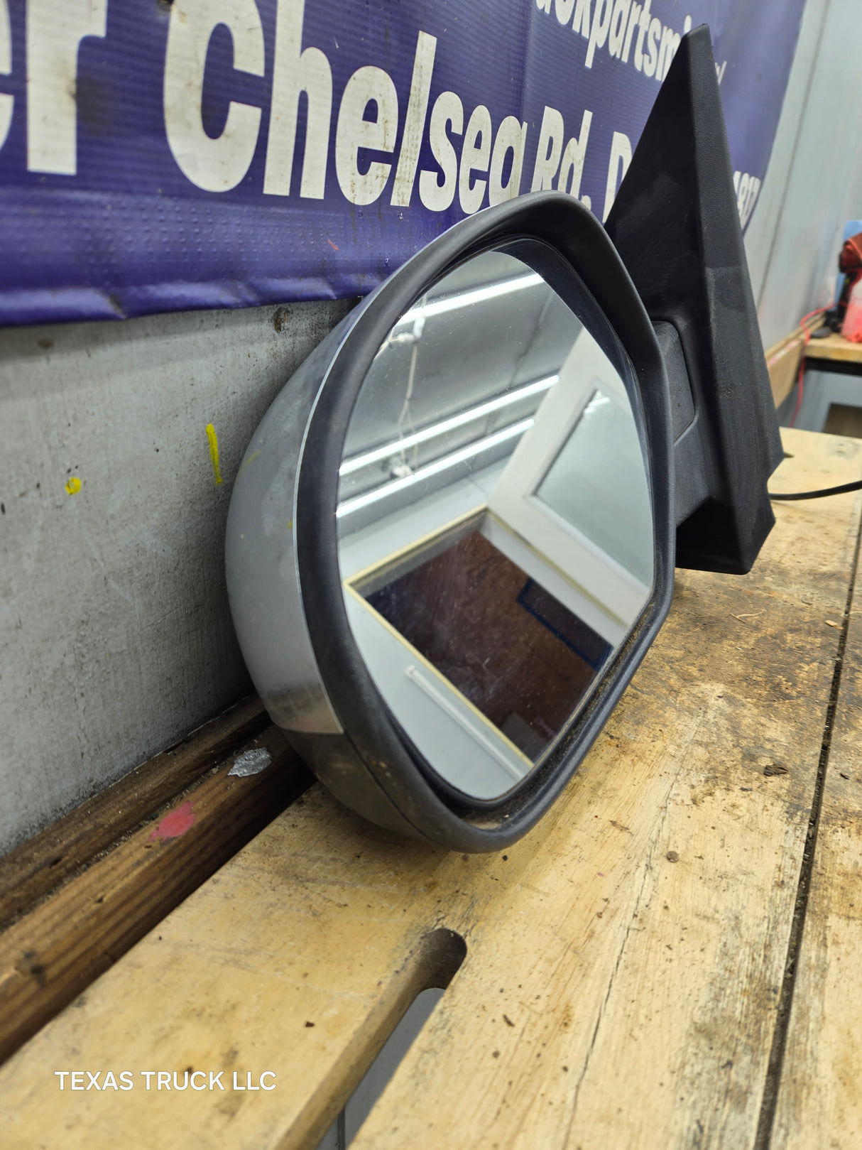 2007-2013 Chevrolet Silverado GMC Sierra 1500 2500 LH Driver Side Power Mirror