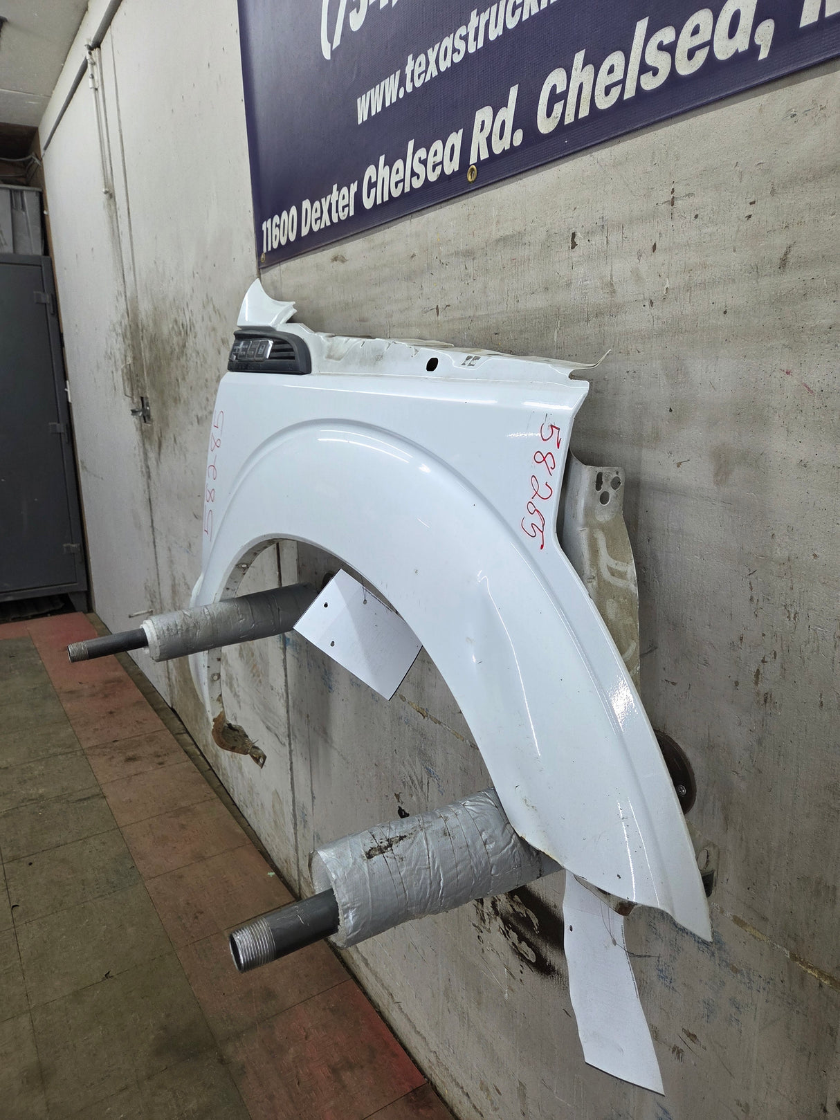 2011-2016 Ford Super Duty F250 F350 RH Passenger Side Front Fender - Oxford White