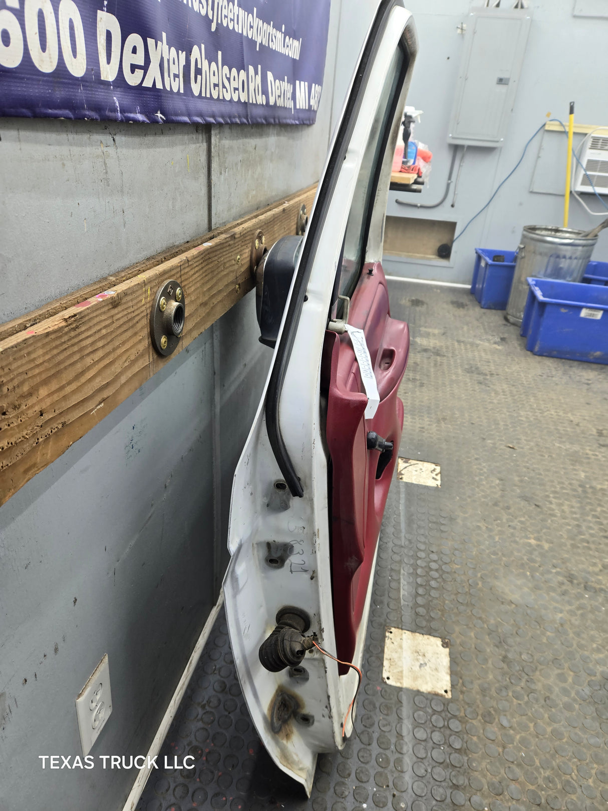1987-1997 Ford F Series F250 F350 F450 F550 RH Passenger Side Front Door