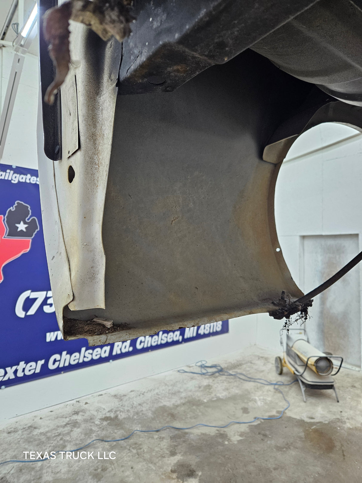 1999-2010 Ford Super Duty F250 F350 6' 9" Short Truck Bed