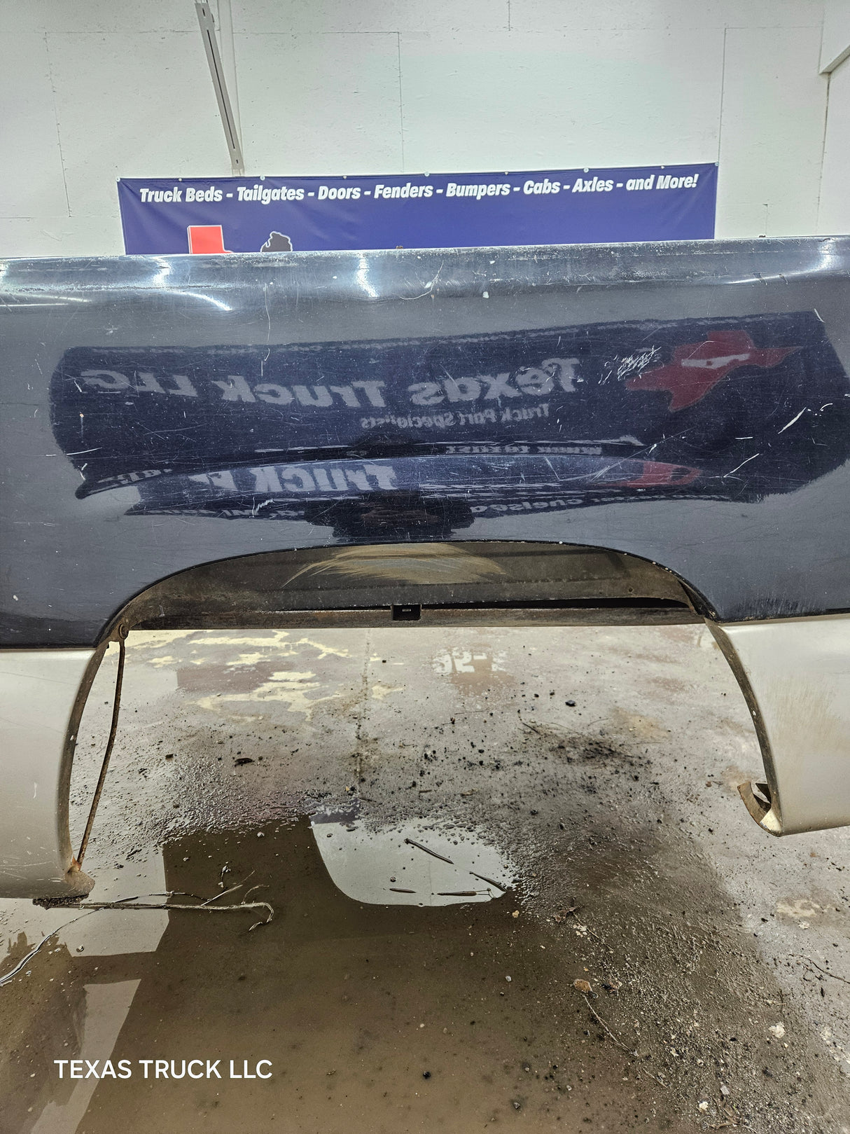 1999-2007 Chevrolet Silverado / GMC Sierra 1500 2500HD 3500HD 6' 6" Short Truck Bed