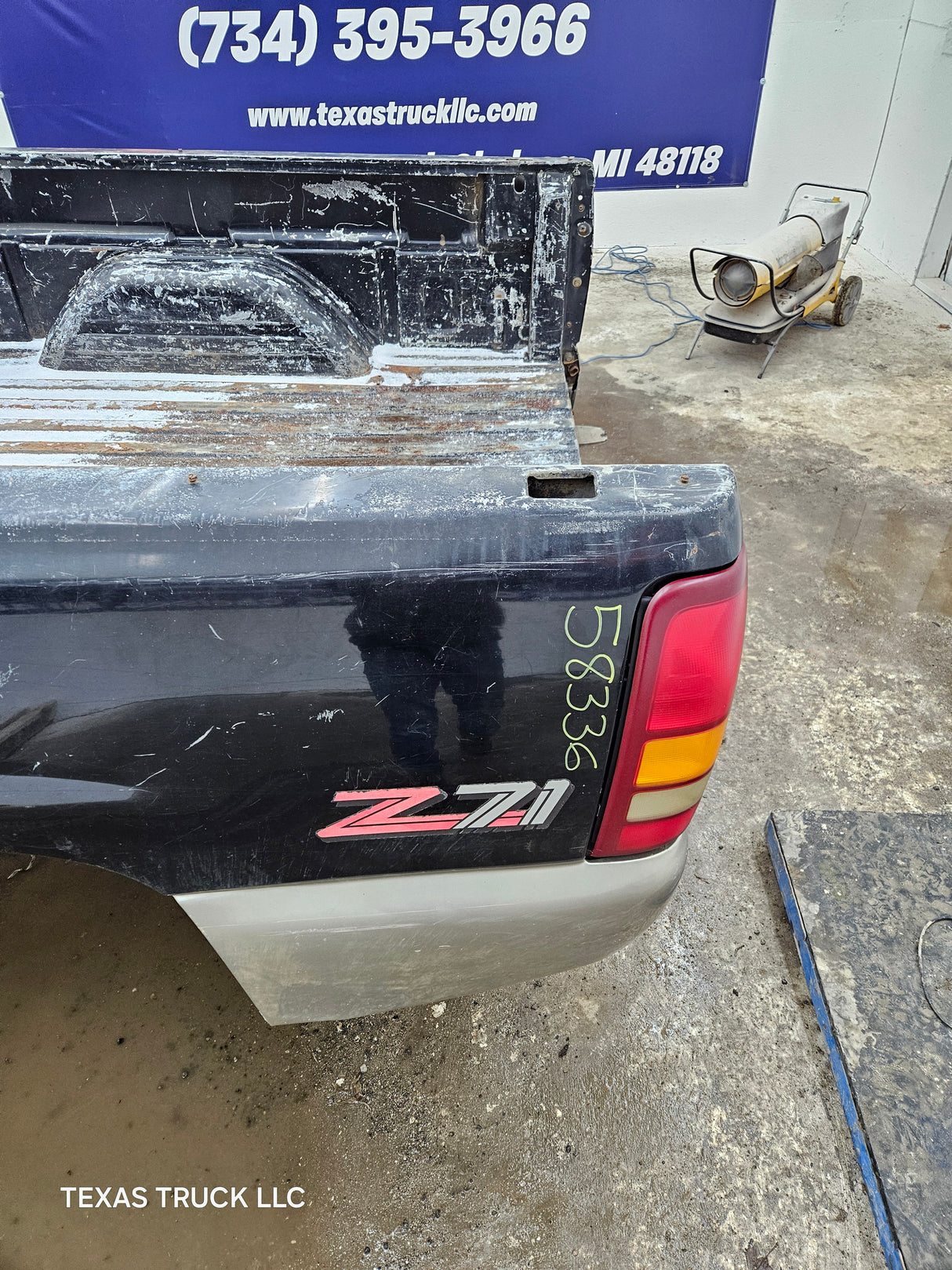 1999-2007 Chevrolet Silverado / GMC Sierra 1500 2500HD 3500HD 6' 6" Short Truck Bed