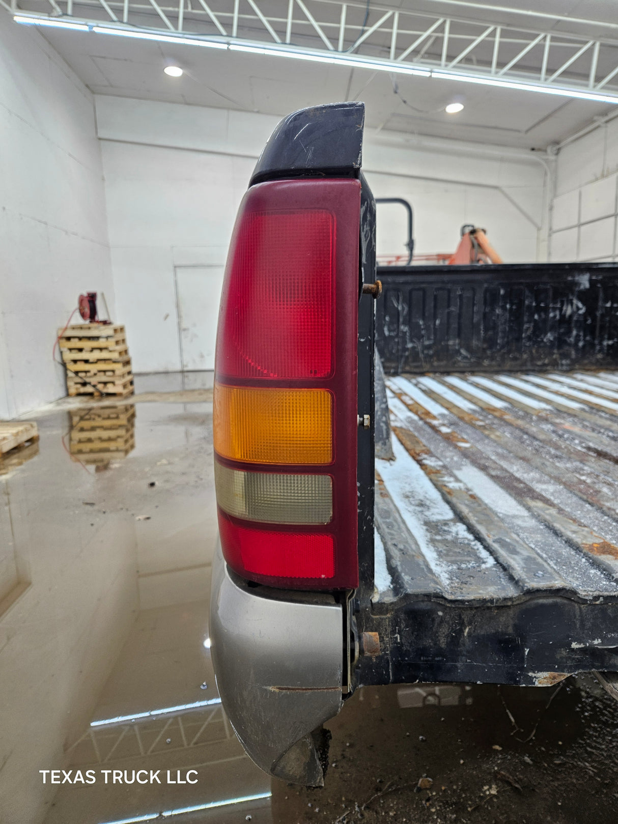 1999-2007 Chevrolet Silverado / GMC Sierra 1500 2500HD 3500HD 6' 6" Short Truck Bed