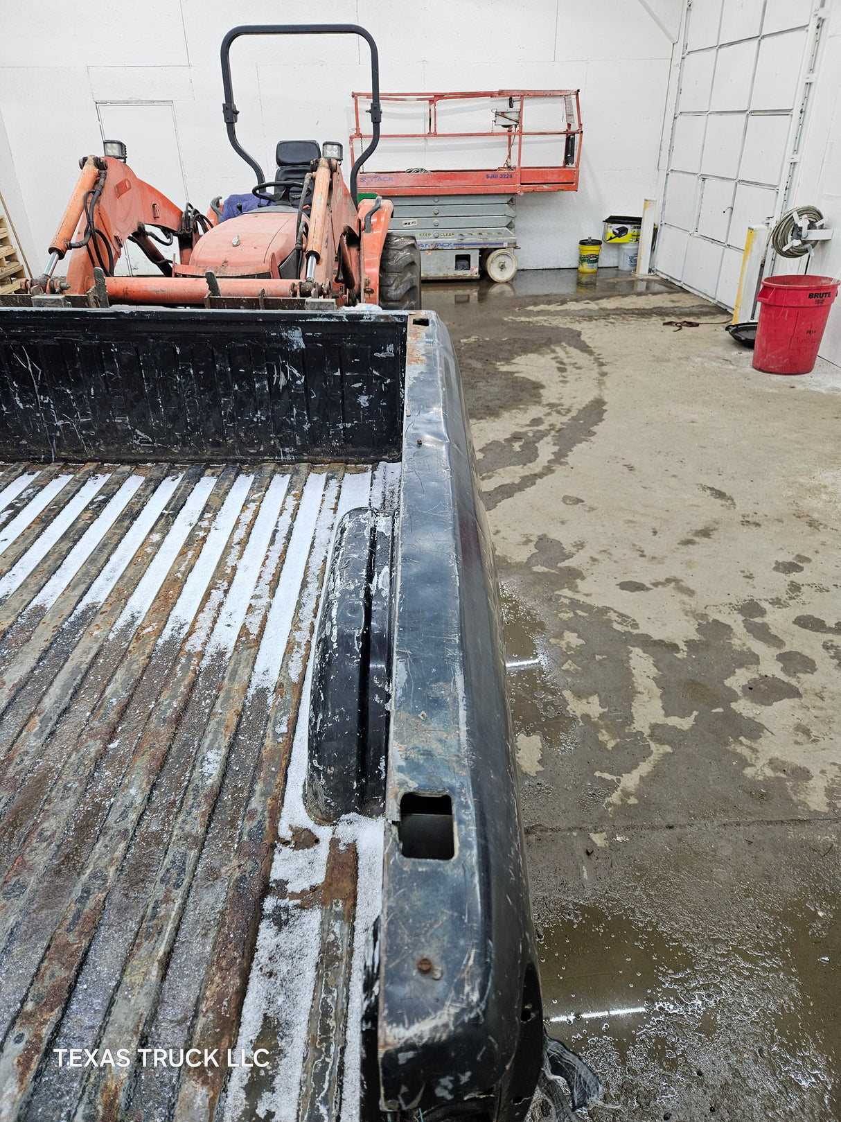 1999-2007 Chevrolet Silverado / GMC Sierra 1500 2500HD 3500HD 6' 6" Short Truck Bed