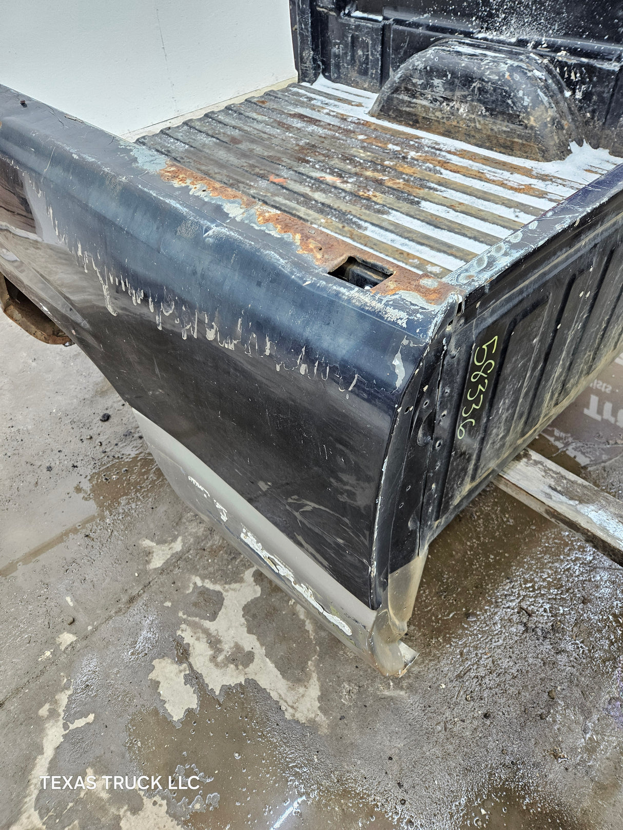 1999-2007 Chevrolet Silverado / GMC Sierra 1500 2500HD 3500HD 6' 6" Short Truck Bed