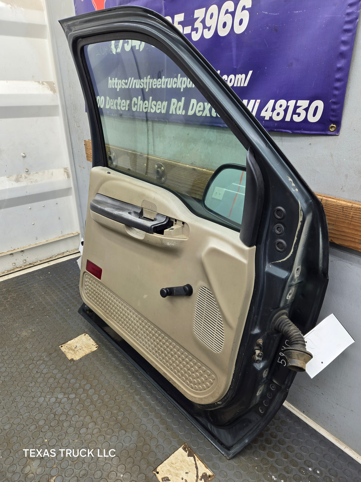 1999-2011 Ford Super Duty LH Driver Side Front Door F250 F350 F450 F550