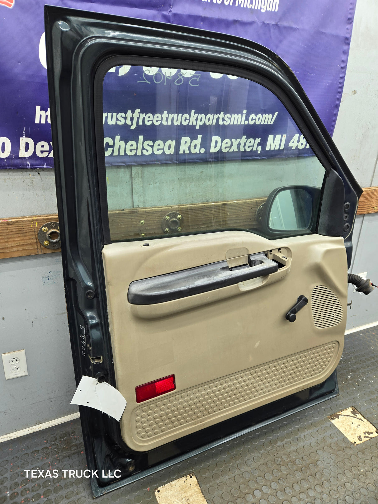 1999-2011 Ford Super Duty LH Driver Side Front Door F250 F350 F450 F550